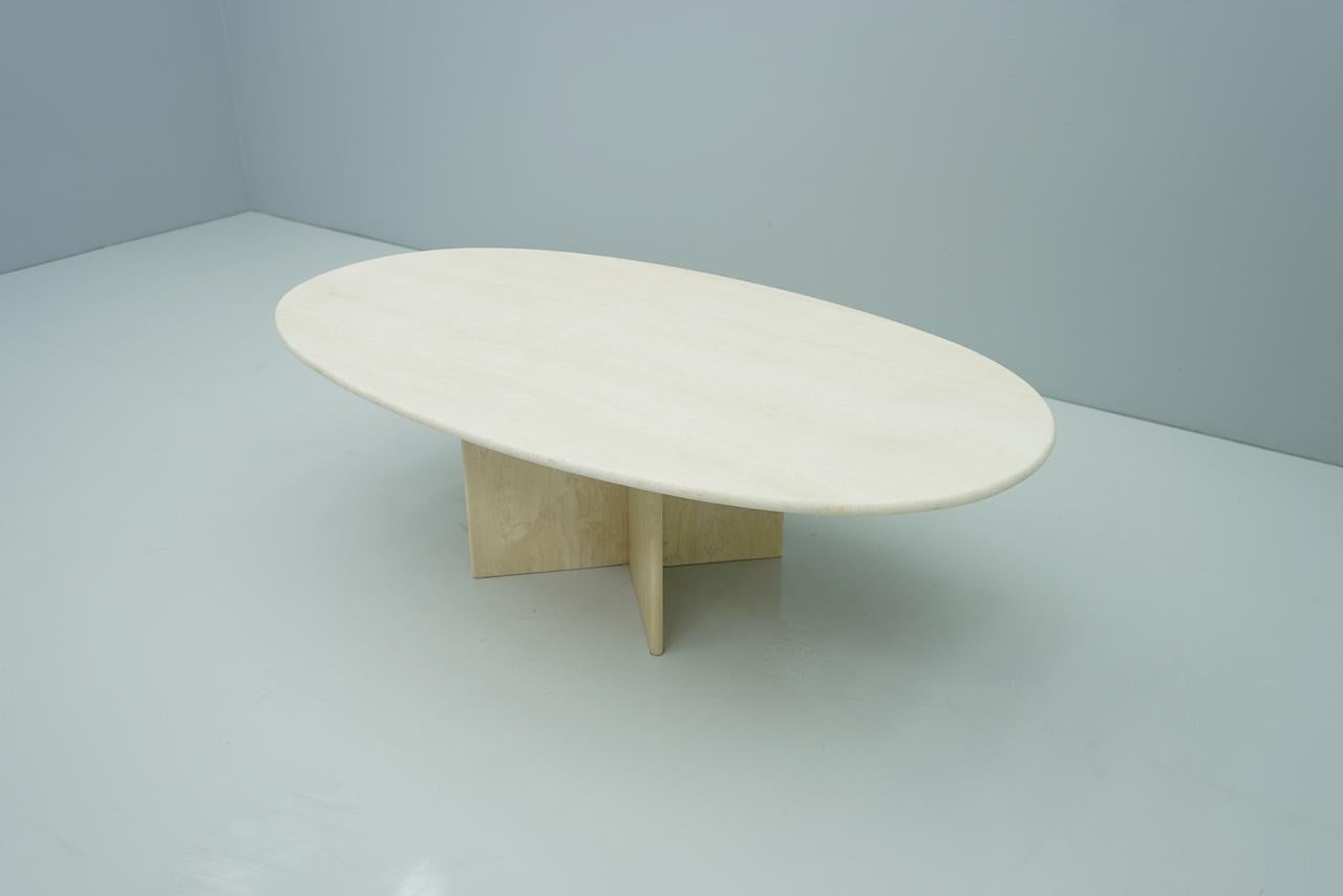 Oval travertine coffee table, 1970s
Very good condition.