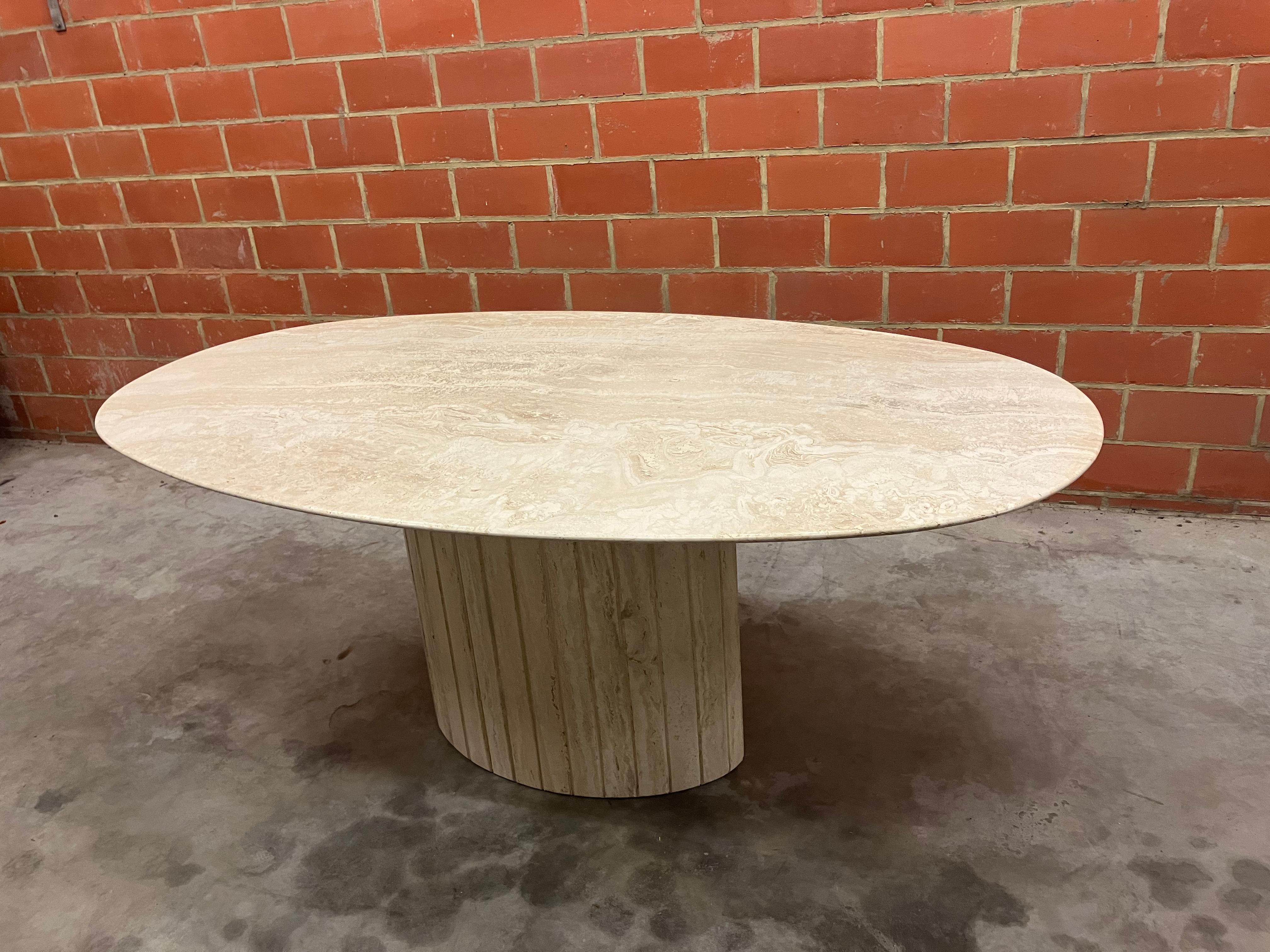 Mesa de comedor oval de mármol travertino 180 x 100 x 73 en Bueno estado para la venta en Izegem, BE