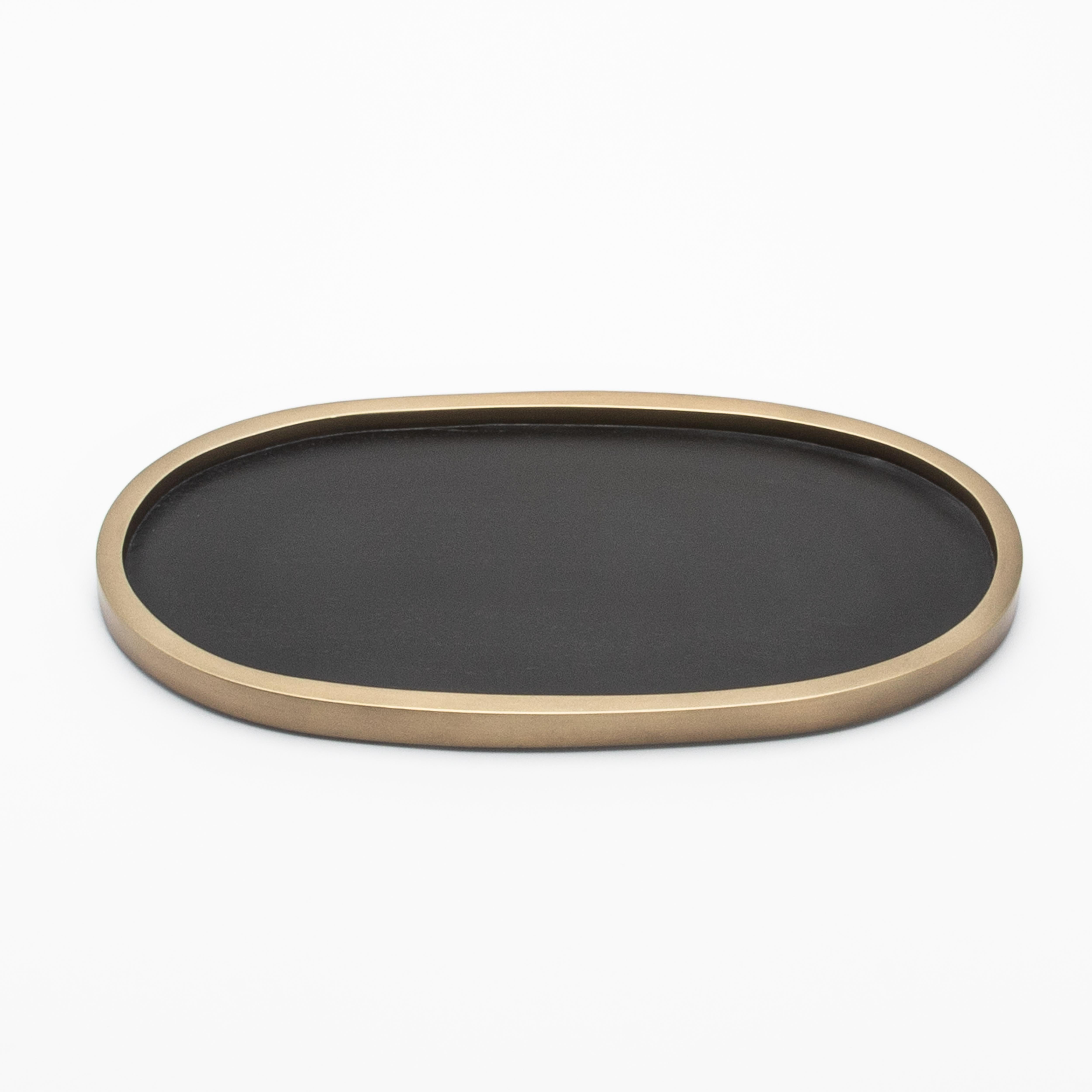 XXIe siècle et contemporain Plateau ovale en Oak Oak avec laiton Patina Bronze par Kifu Paris en vente
