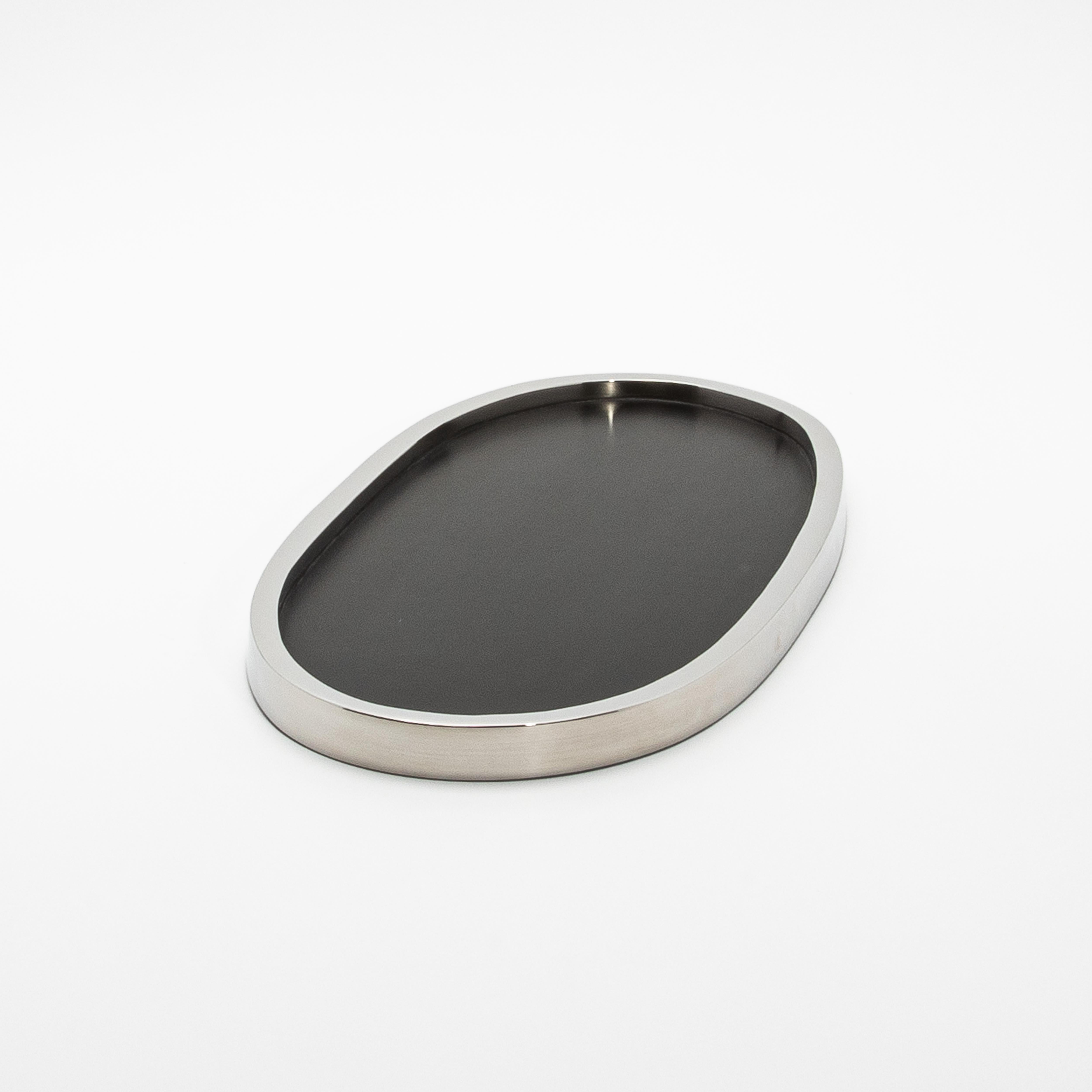 Vassoio ovale in Oak Oak nero con acciaio inossidabile lucidato di Kifu Paris in vendita 1