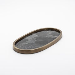 Ovales Tablett aus schwarzem Quarz mit Bronze-Patina-Messing von Kifu Paris