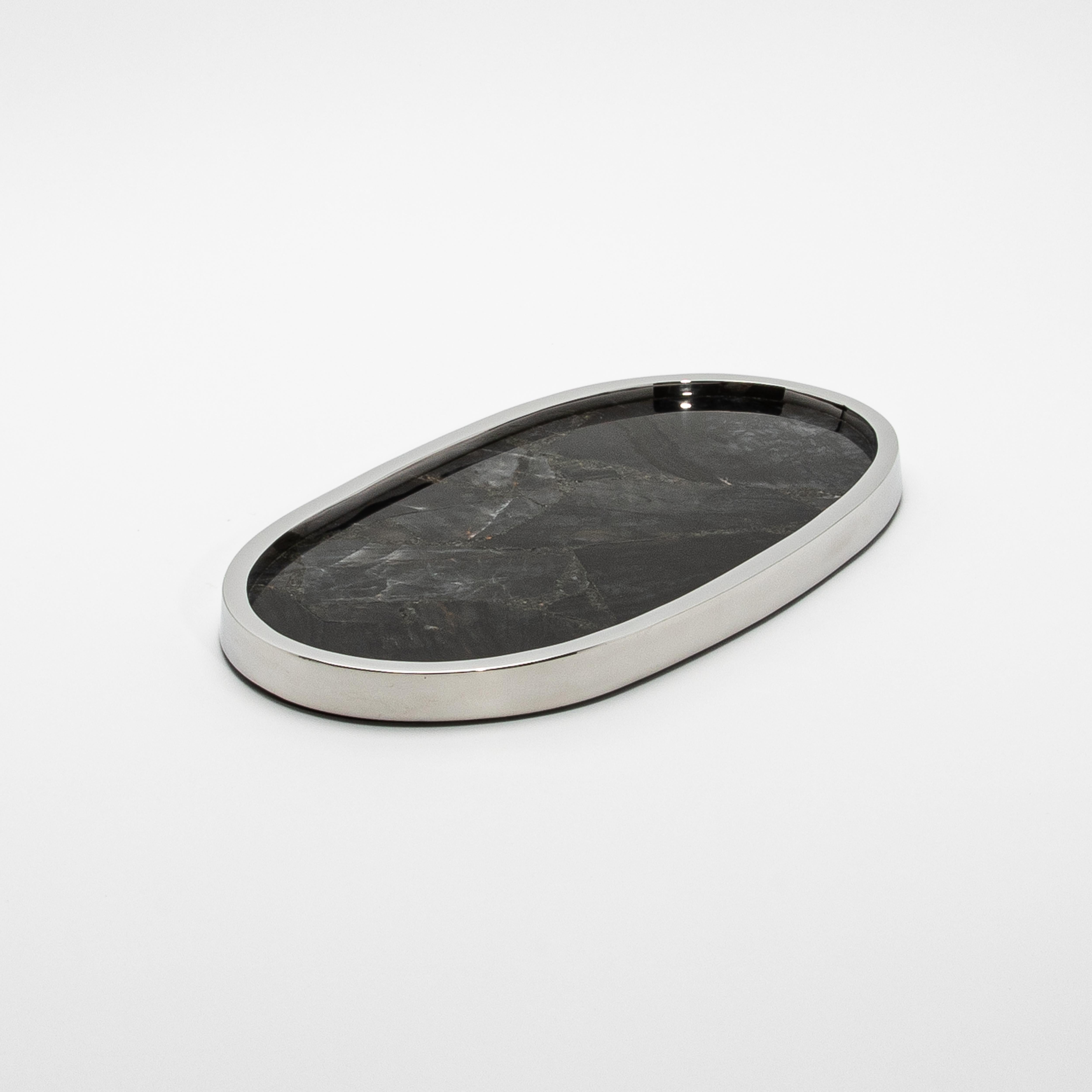 Art déco Plateau ovale en quartz noir et acier inoxydable poli par Kifu Paris en vente