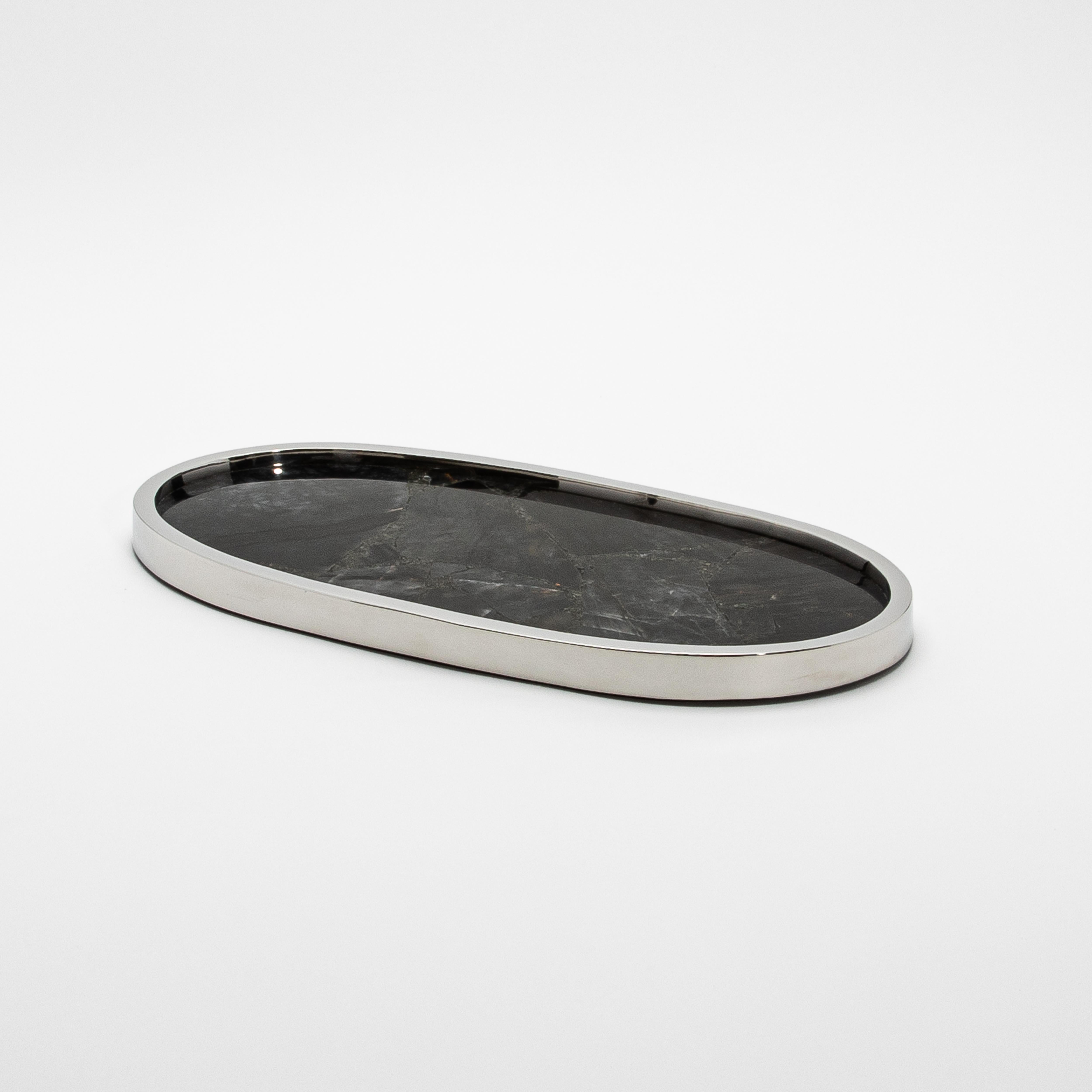 Plateau ovale en quartz noir et acier inoxydable poli par Kifu Paris Neuf - En vente à West Hollywood, CA