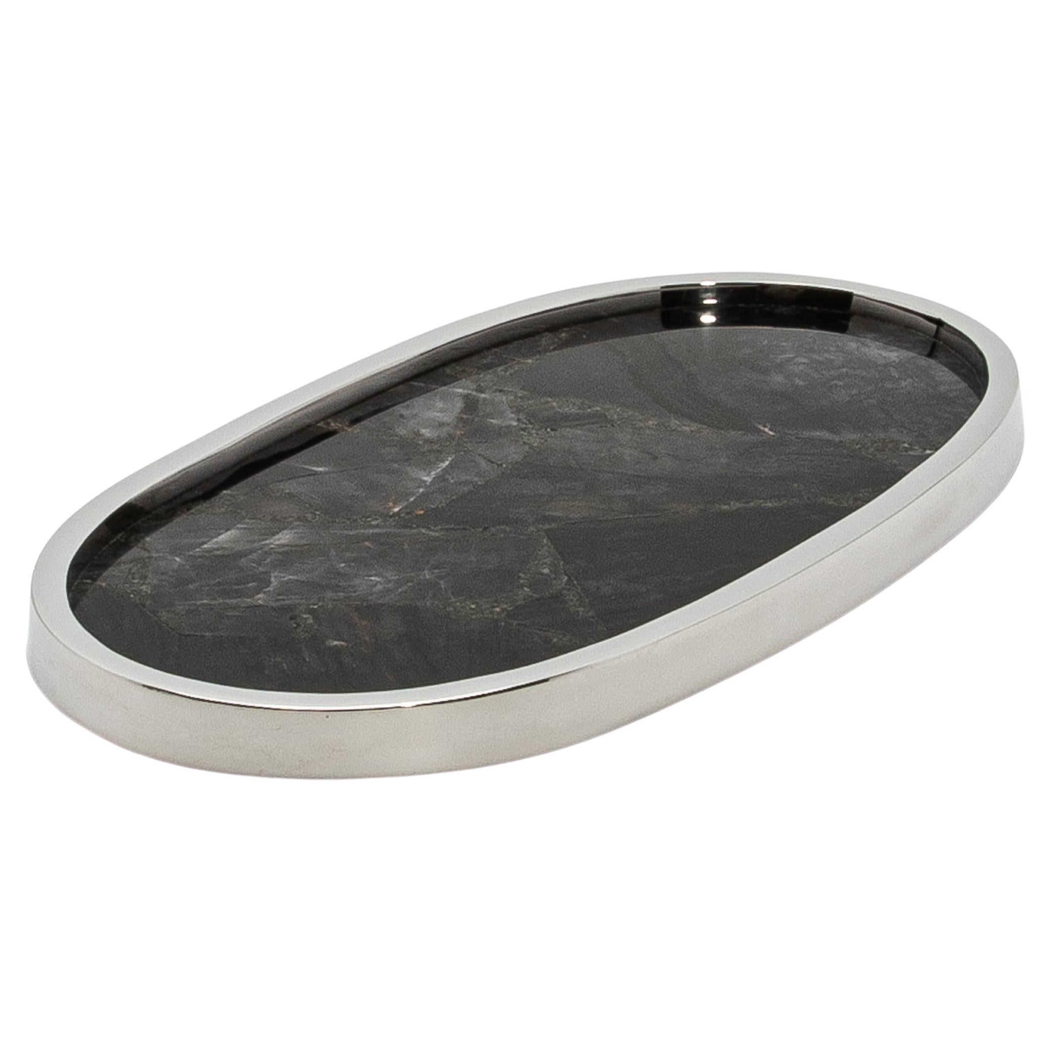 Plateau ovale en quartz noir et acier inoxydable poli par Kifu Paris