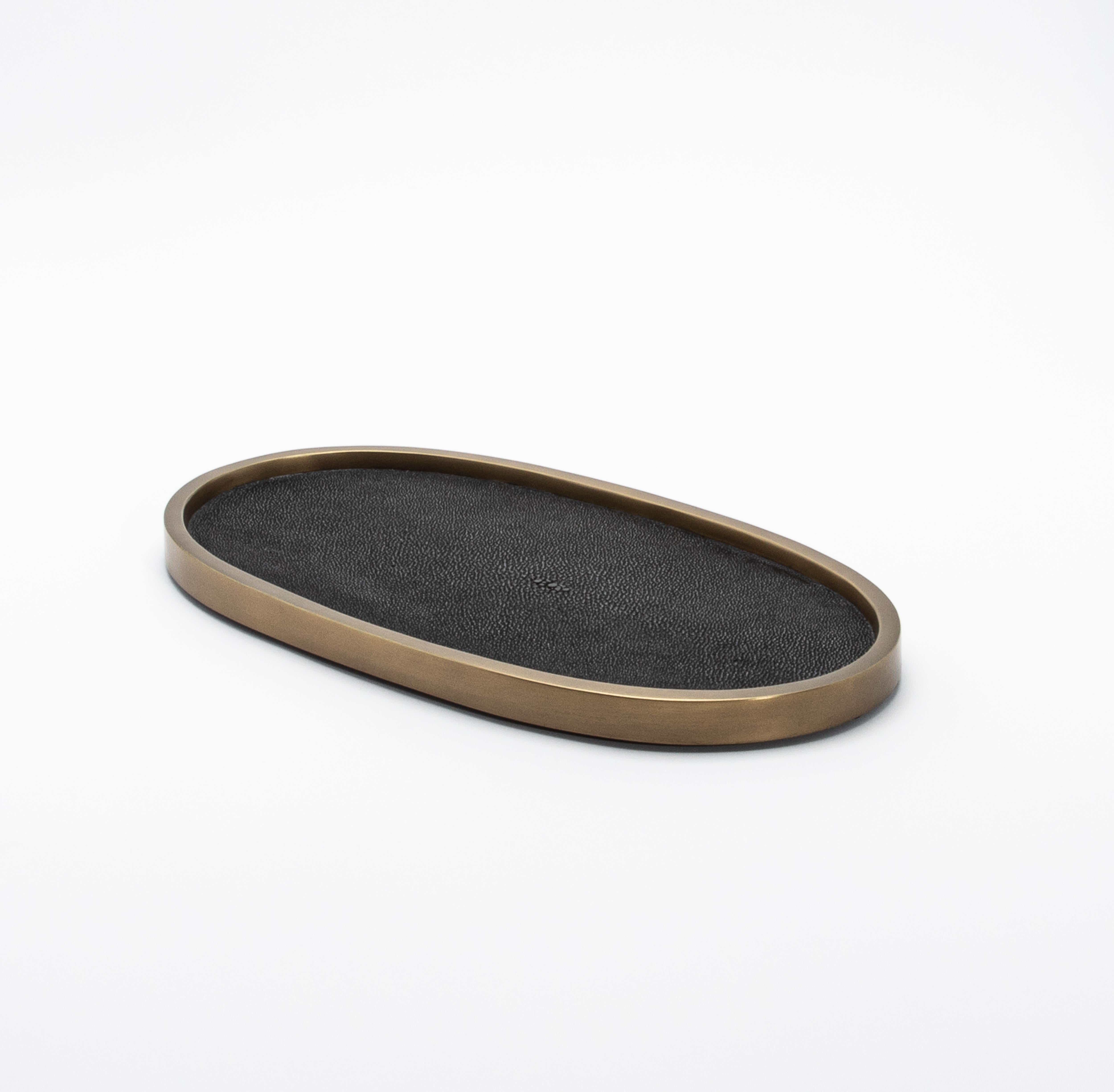 Philippin Plateau ovale en galuchat noir et laiton patiné bronze par Kifu Paris en vente