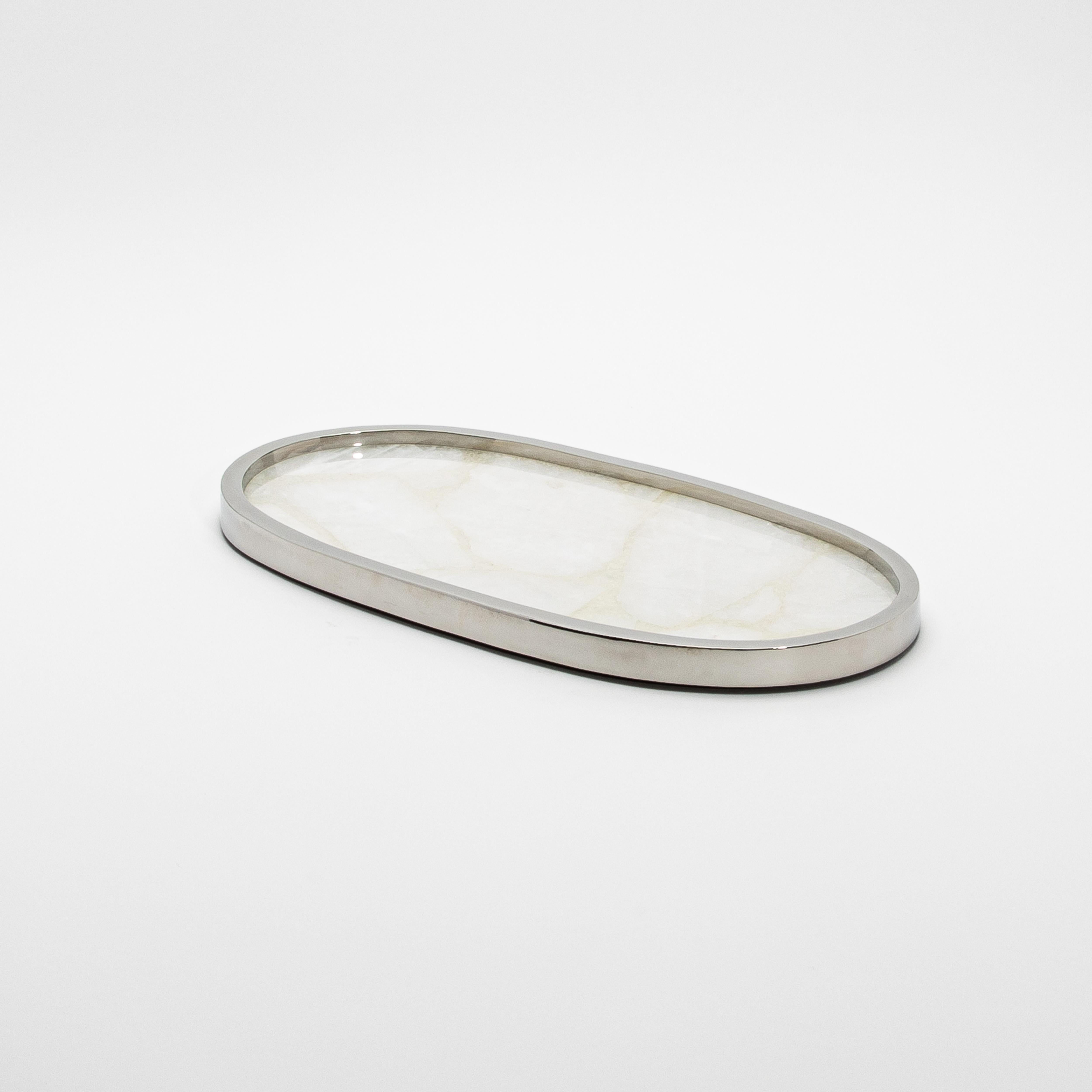 Fait main Plateau ovale en quartz blanc et acier inoxydable poli de Kifu Paris en vente