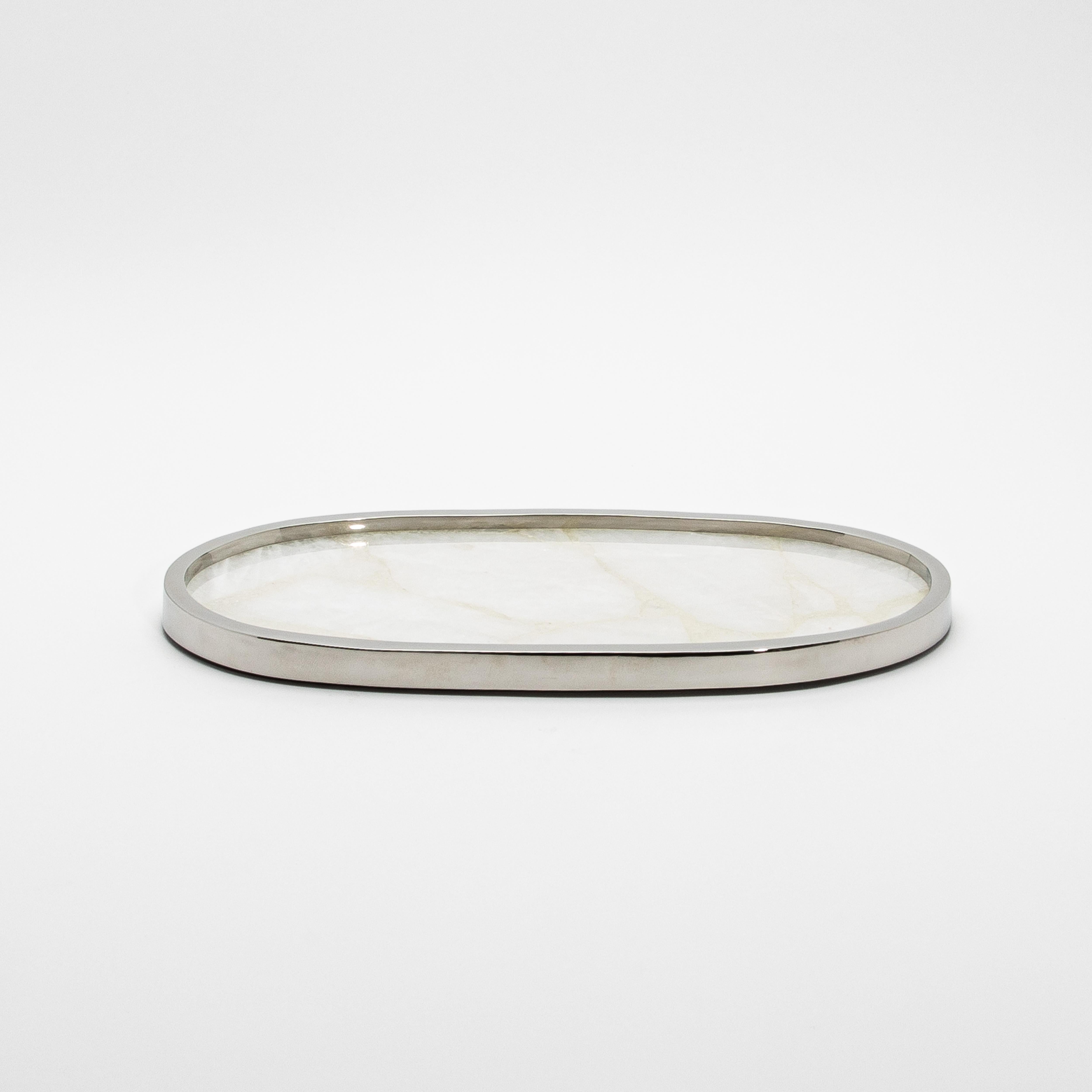 Plateau ovale en quartz blanc et acier inoxydable poli de Kifu Paris Neuf - En vente à West Hollywood, CA