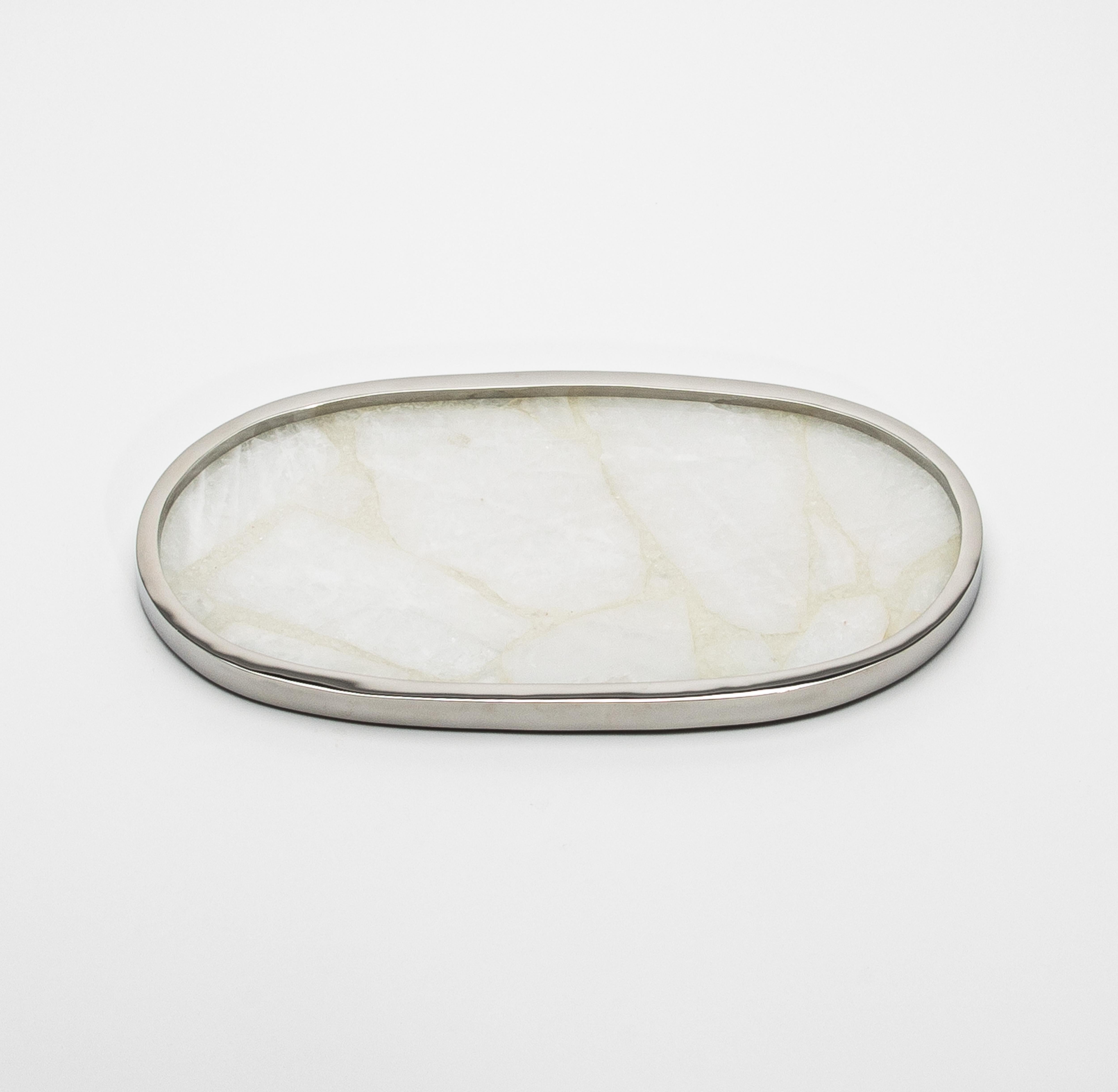 XXIe siècle et contemporain Plateau ovale en quartz blanc et acier inoxydable poli de Kifu Paris en vente