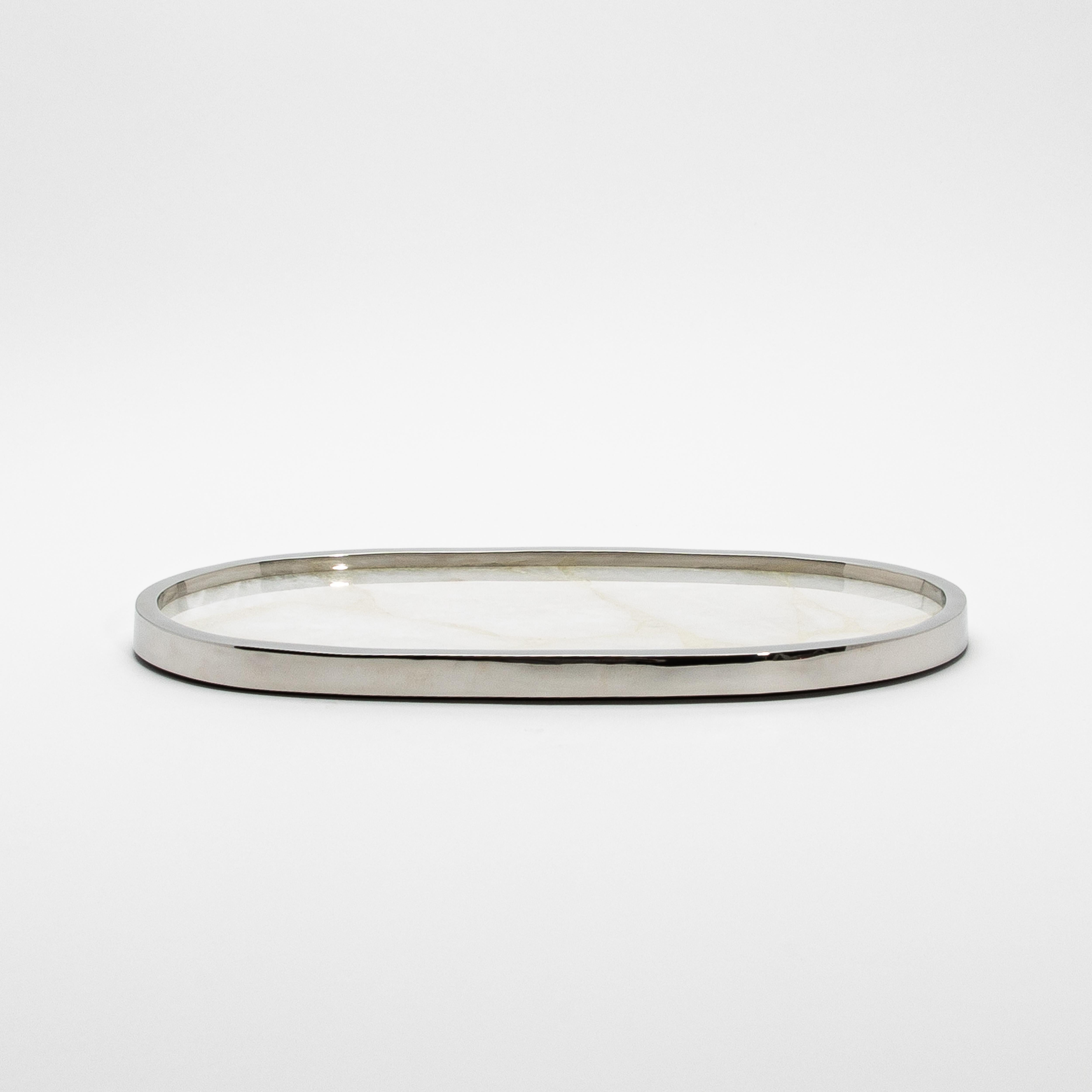 Acier inoxydable Plateau ovale en quartz blanc et acier inoxydable poli de Kifu Paris en vente