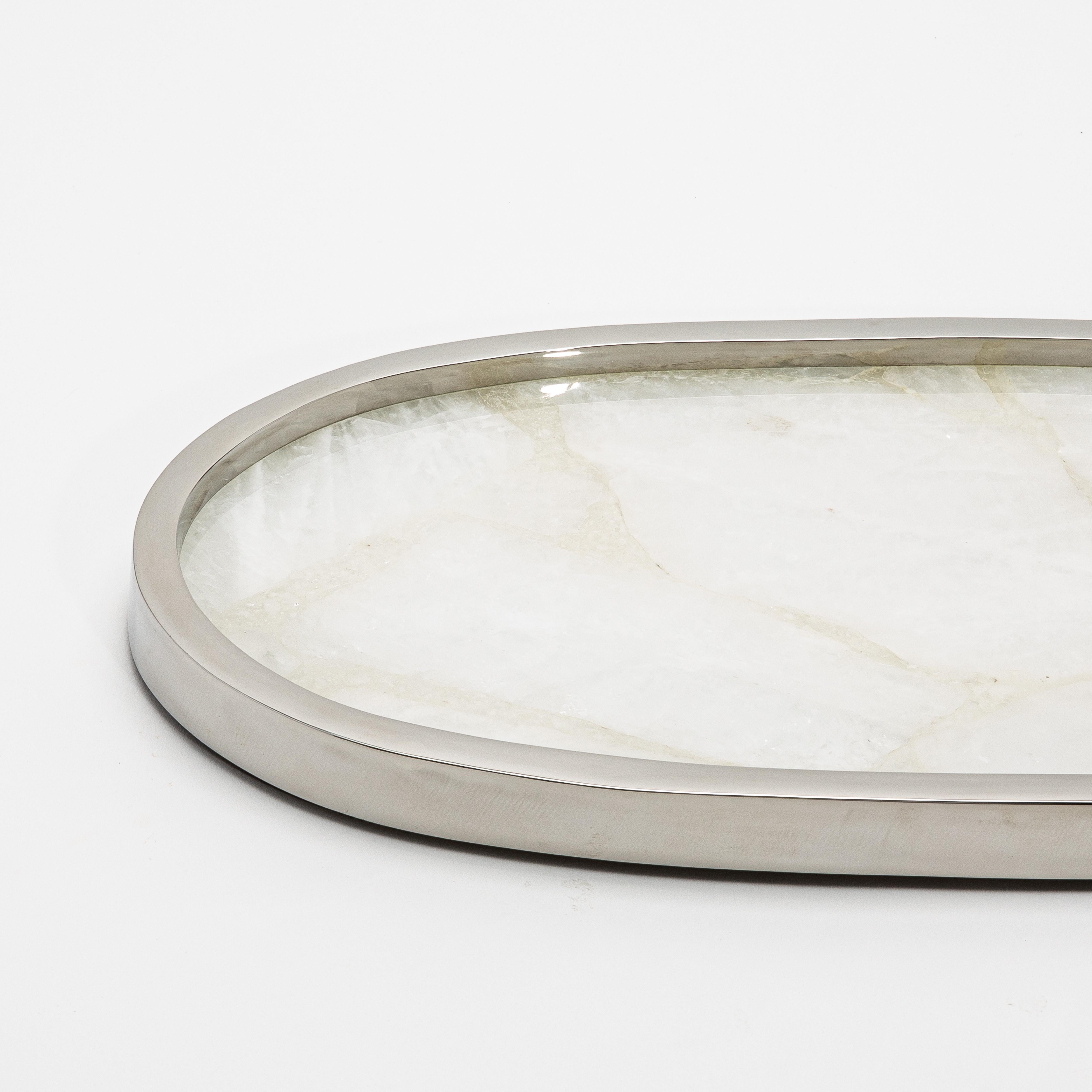 Plateau ovale en quartz blanc et acier inoxydable poli de Kifu Paris en vente 1