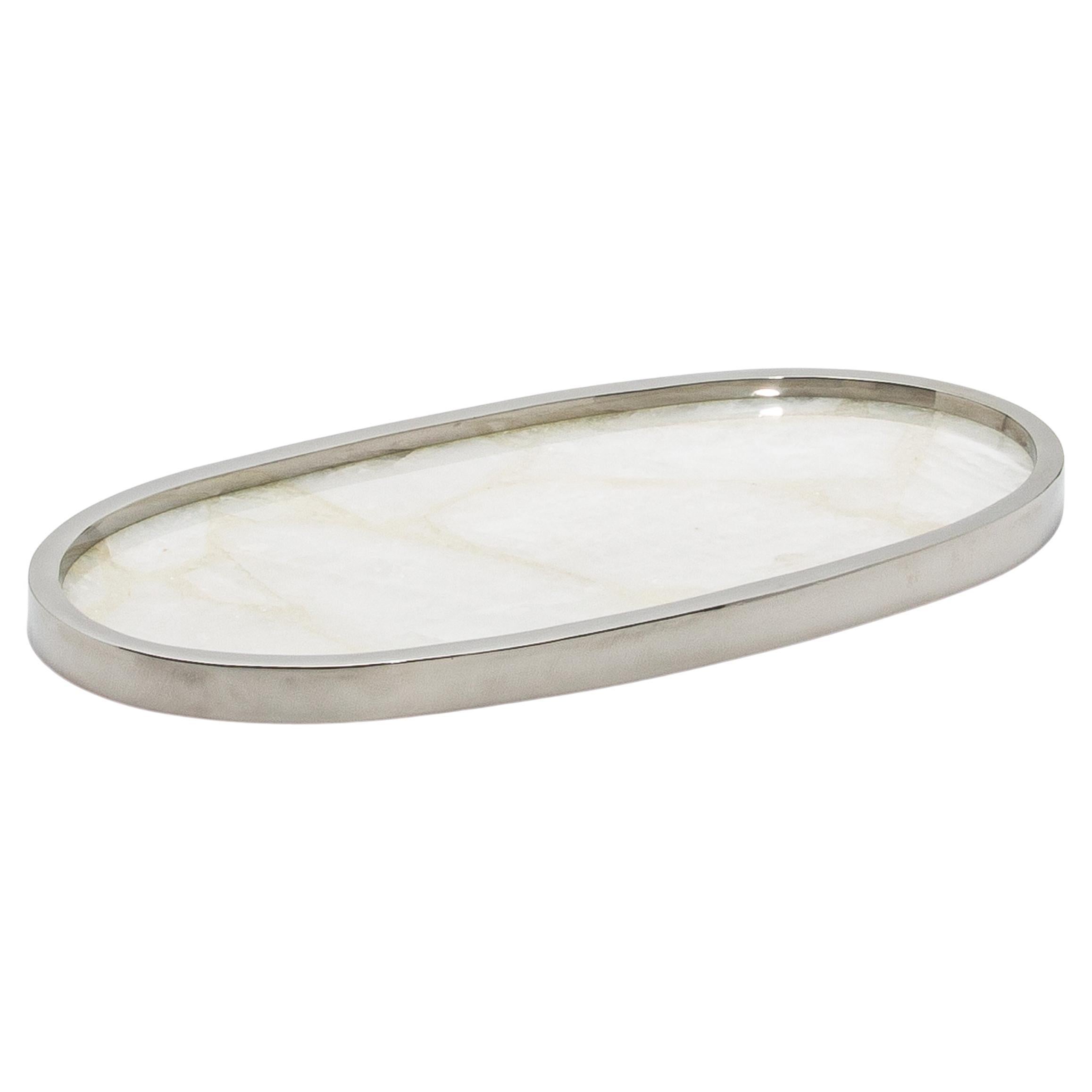 Plateau ovale en quartz blanc et acier inoxydable poli de Kifu Paris