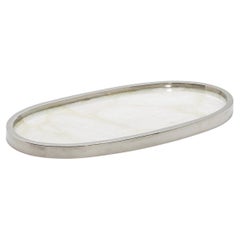 Bandeja ovalada de cuarzo blanco con acero inoxidable pulido by Kifu Paris