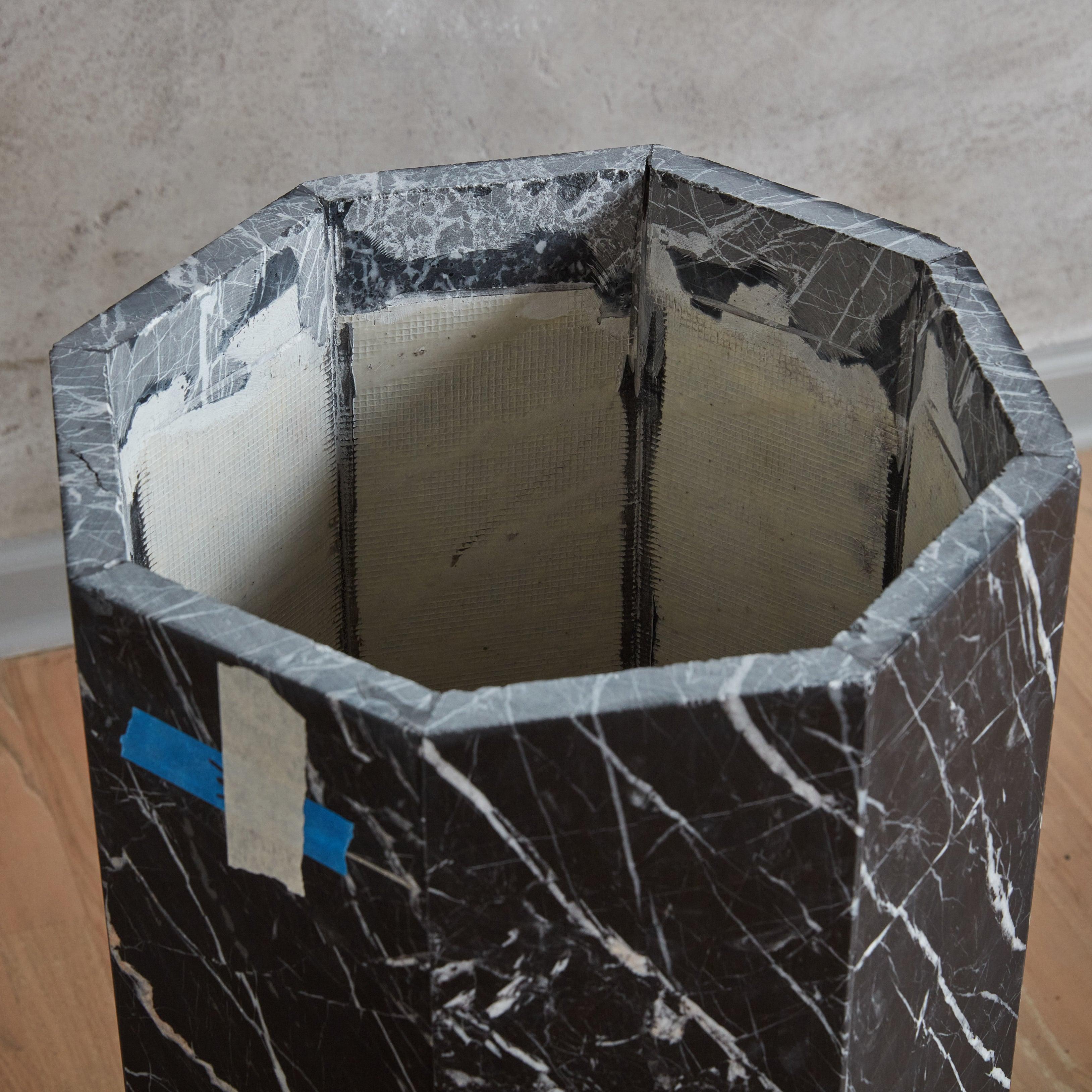 Table de salle à manger Trevi en Nero Marquina aiguisé par South Loop Loft en vente 4