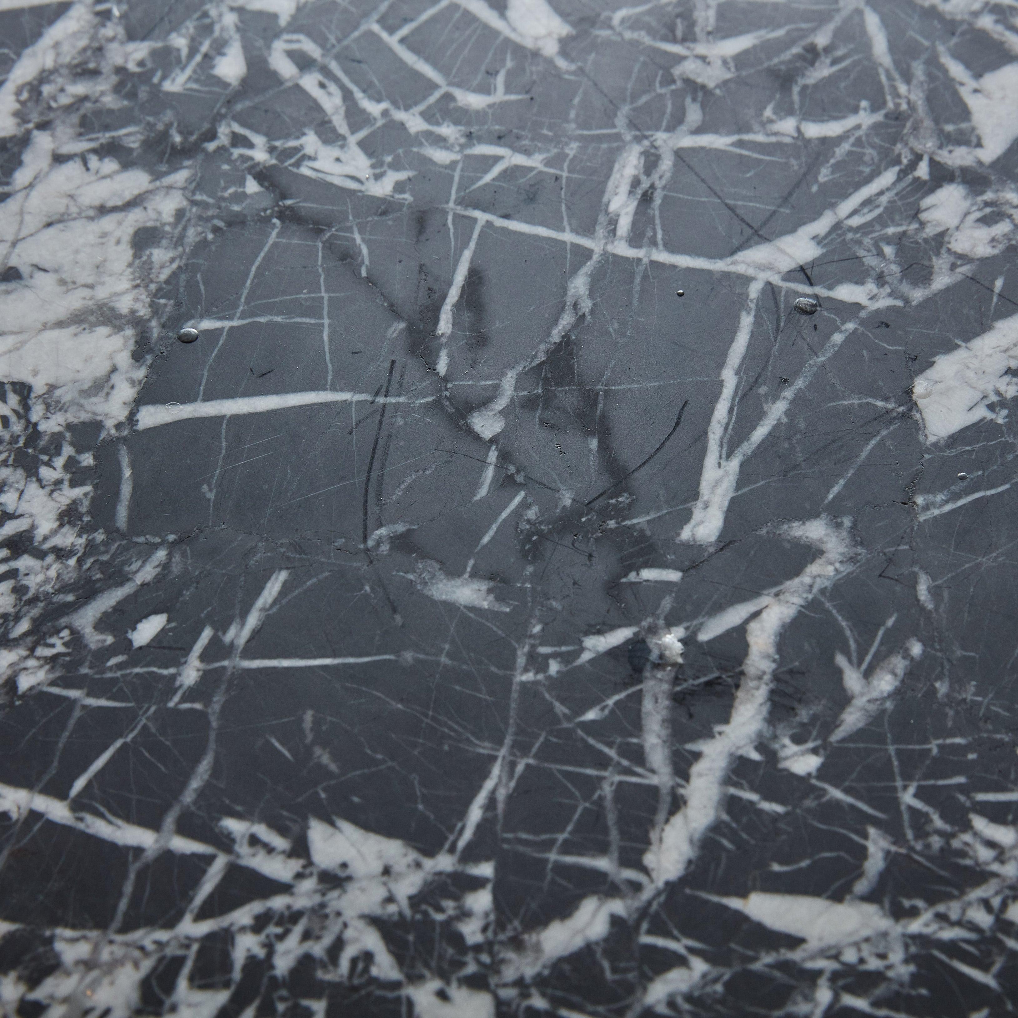 Table de salle à manger Trevi en Nero Marquina aiguisé par South Loop Loft en vente 2