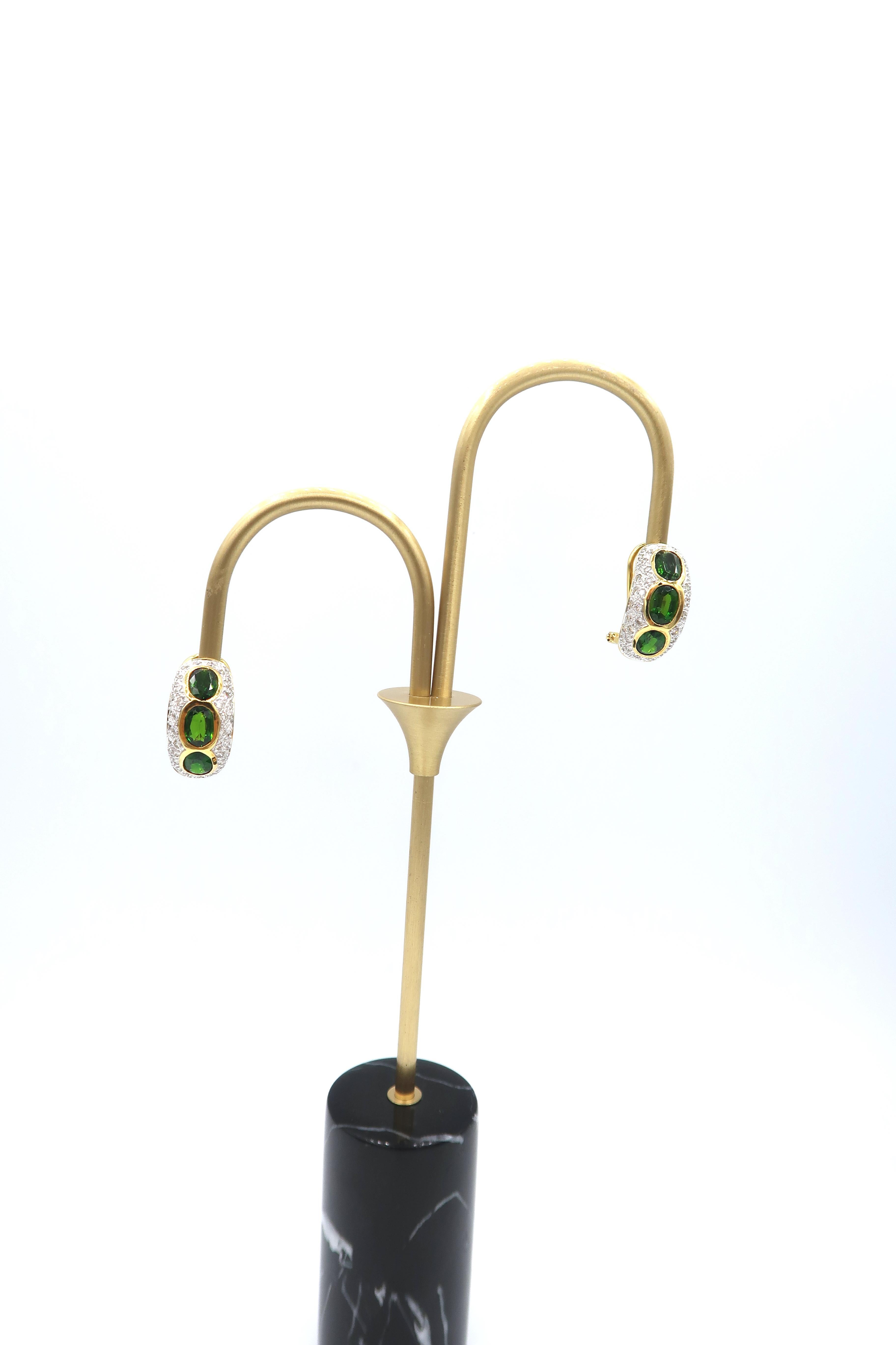Oval Tsavorite Diamond Pavé 18 Karat Yellow Gold Huggies Earrings In New Condition For Sale In Bangkok, TH