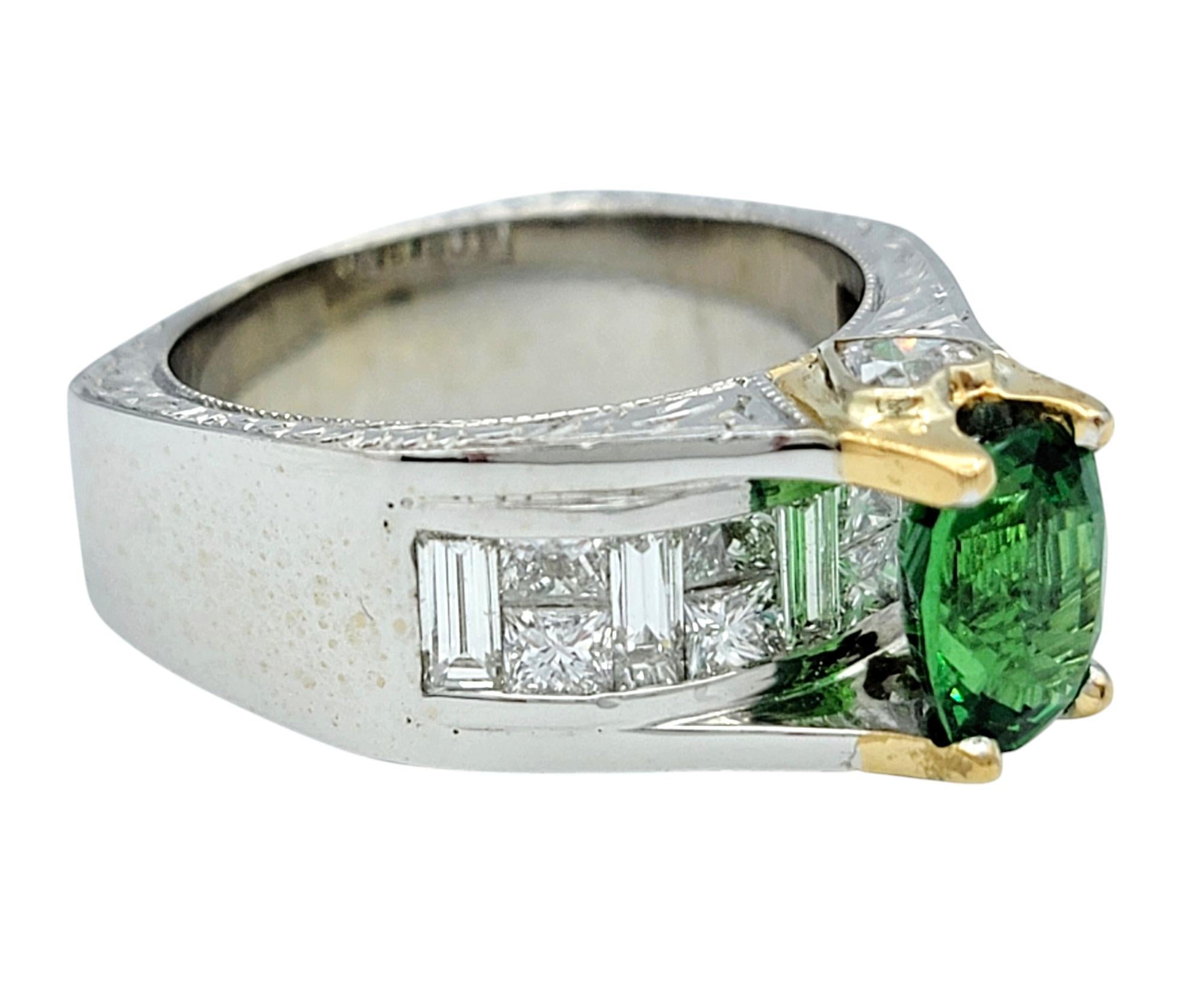 Anello con gambo europeo in granato ovale Tsavorite e ponte di diamanti in oro 18 carati in vendita 1