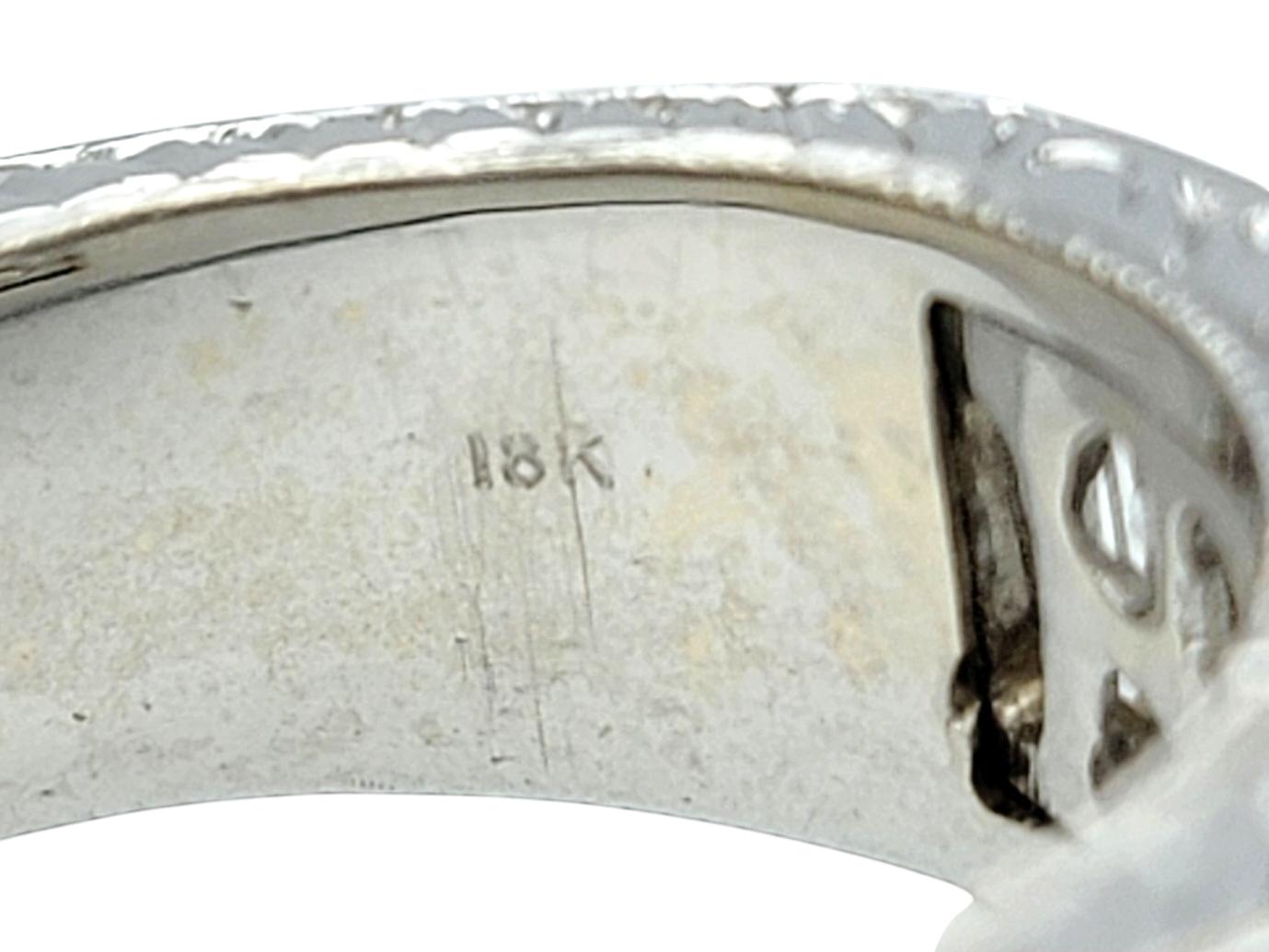 Anello con gambo europeo in granato ovale Tsavorite e ponte di diamanti in oro 18 carati in vendita 3