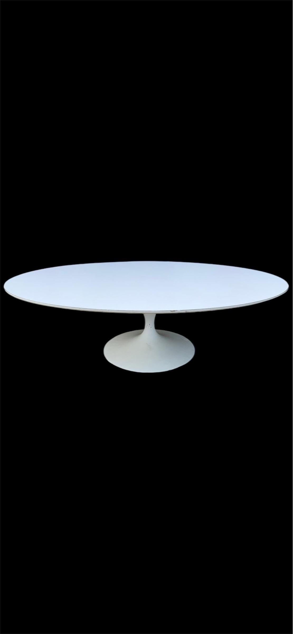 Mid-Century Modern Oval Tulip Low Table by Eero Saarinen by Knoll , 1970s For Sale