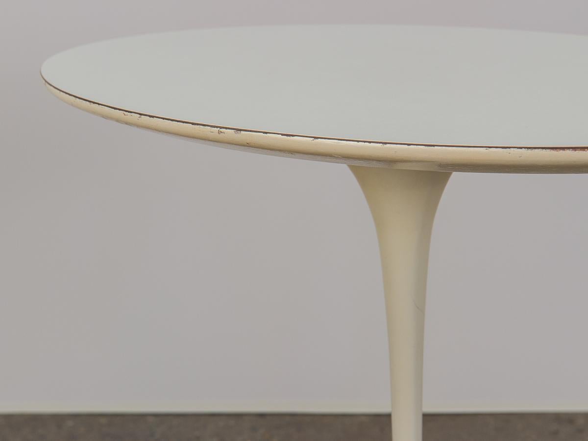 20th Century Oval Tulip Side Tables For Sale