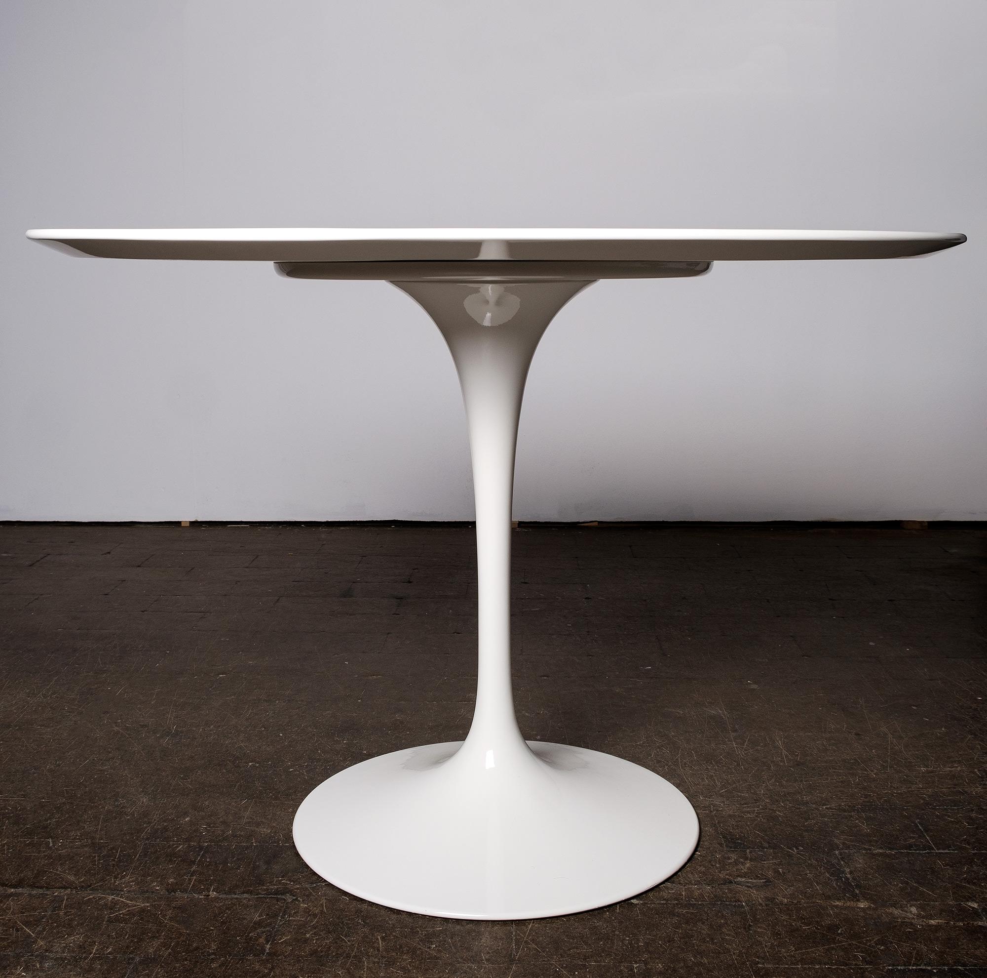 Oval Tulip Table by Eero Saarinen for Knoll In Excellent Condition For Sale In Lugano, CH
