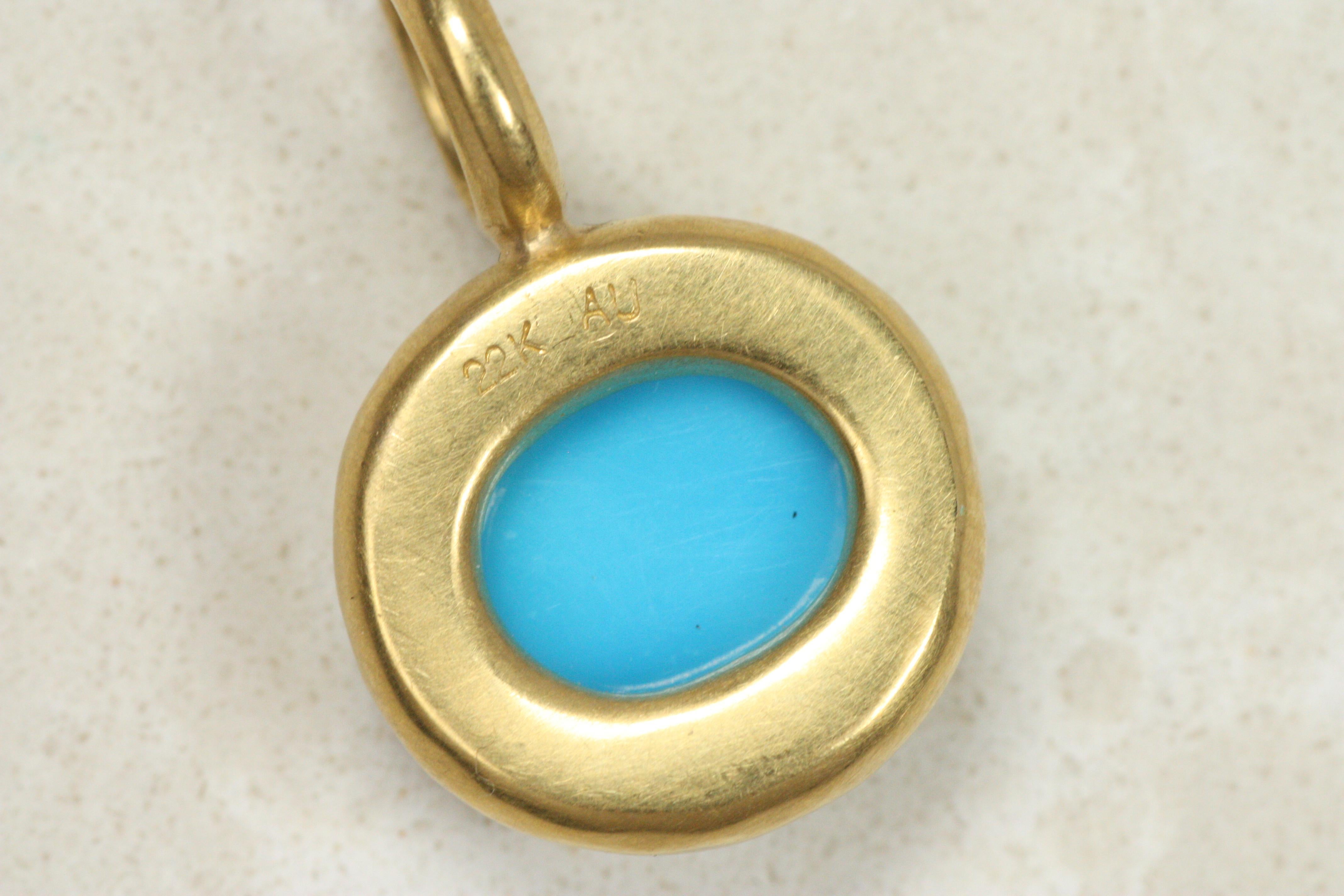 Pendentif à breloque avec lunette en turquoise ovale - or jaune 22K Neuf - En vente à Santa Monica, CA