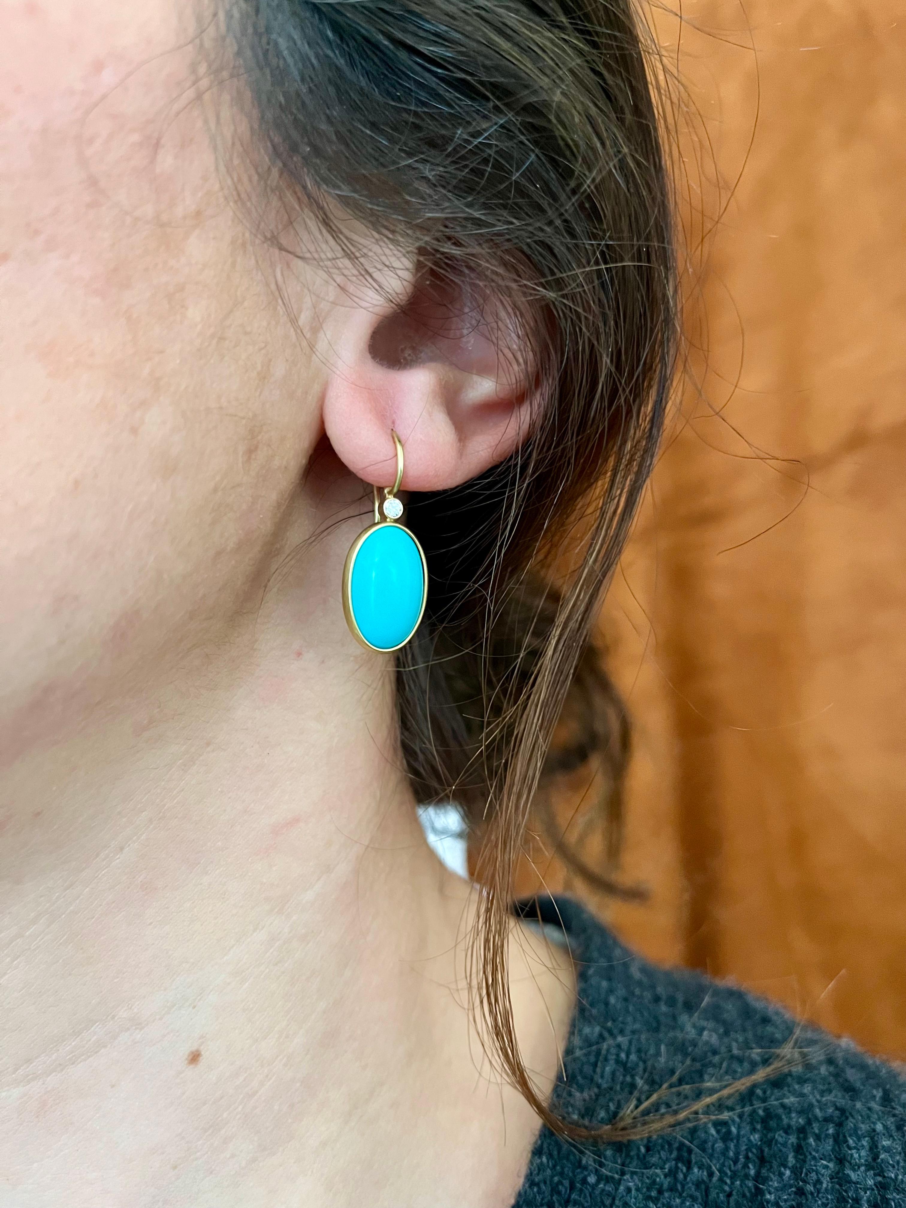 Boucles d'oreilles ovales en or jaune 18 carats avec turquoise et diamants par Bracken Jewelers en vente 1