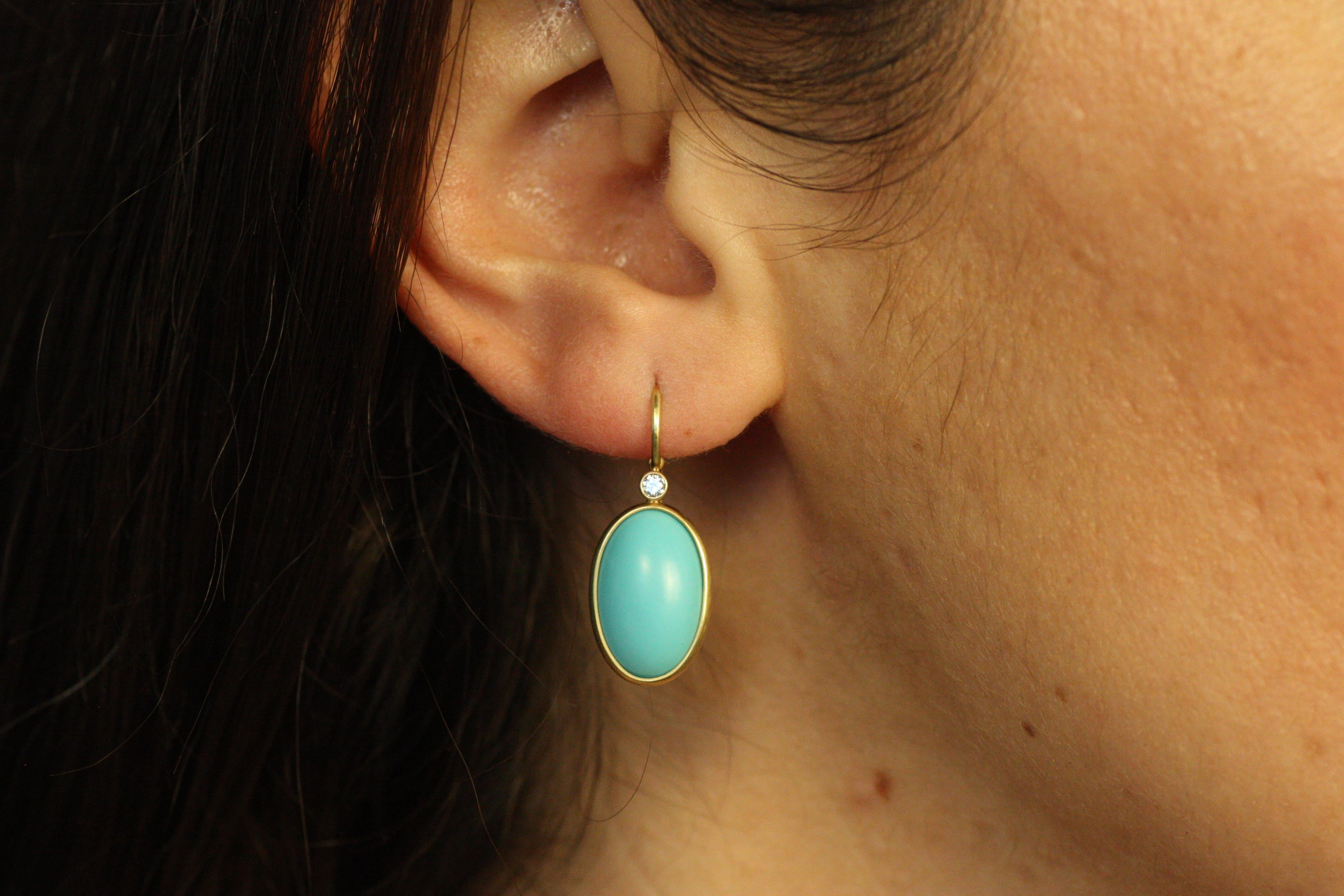 Boucles d'oreilles ovales en or jaune 18 carats avec turquoise et diamants par Bracken Jewelers Pour femmes en vente