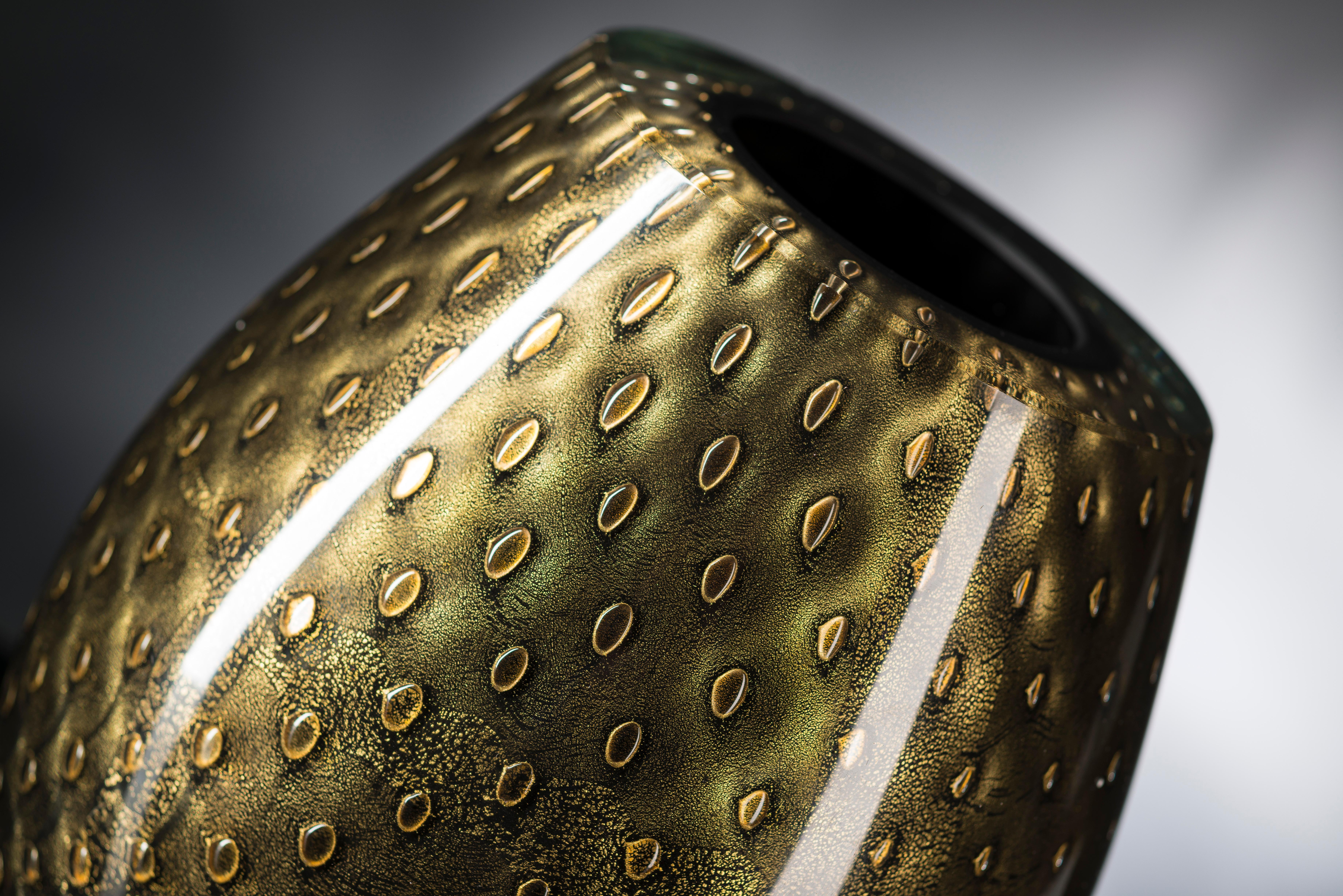 Hand-Crafted Oval Vase Mocenigo, Muranese Glass, Gold 24-Karat and Black, Italy For Sale