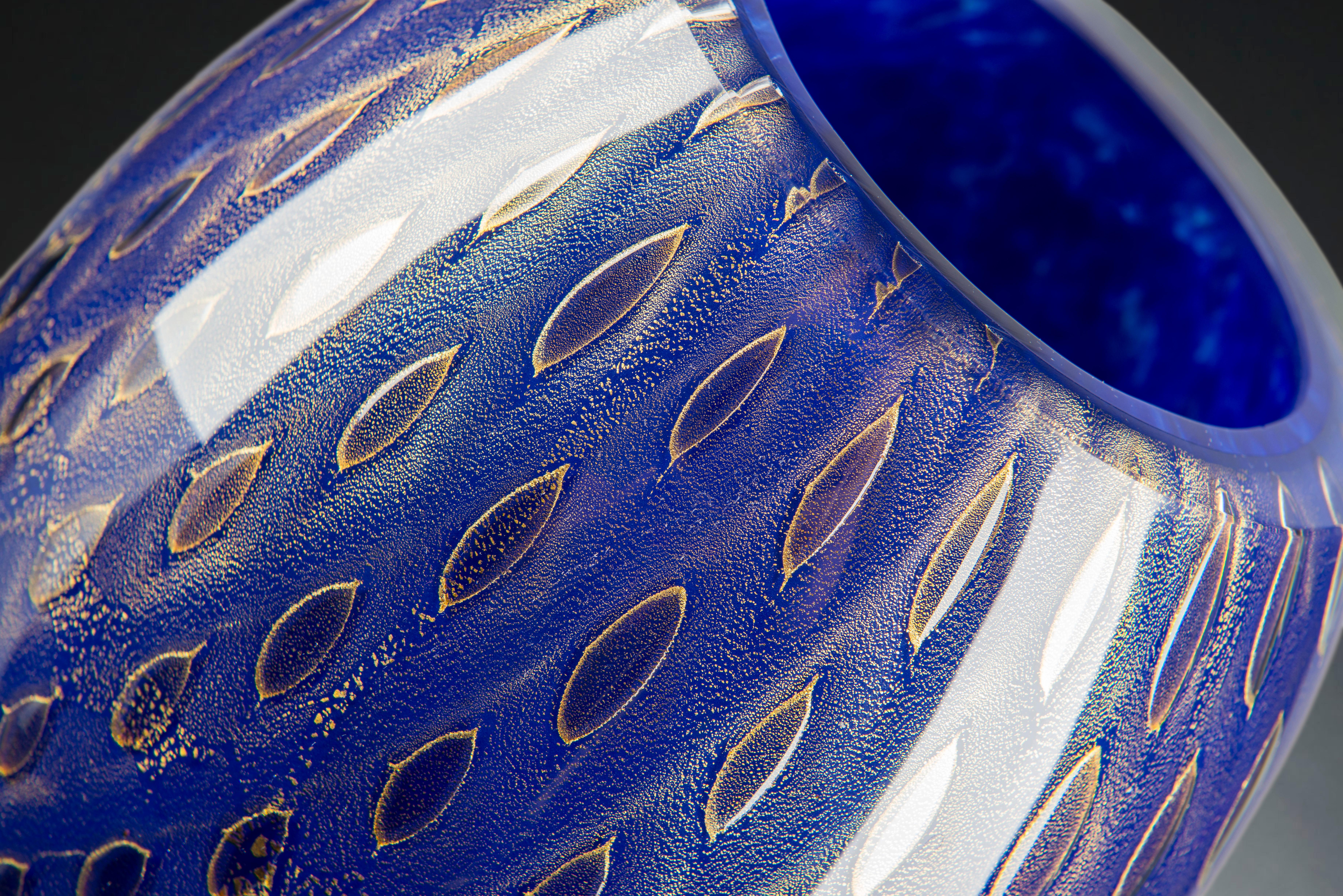 Modern Oval Vase Mocenigo, Muranese Glass, Gold 24-Karat and Blue, Italy For Sale