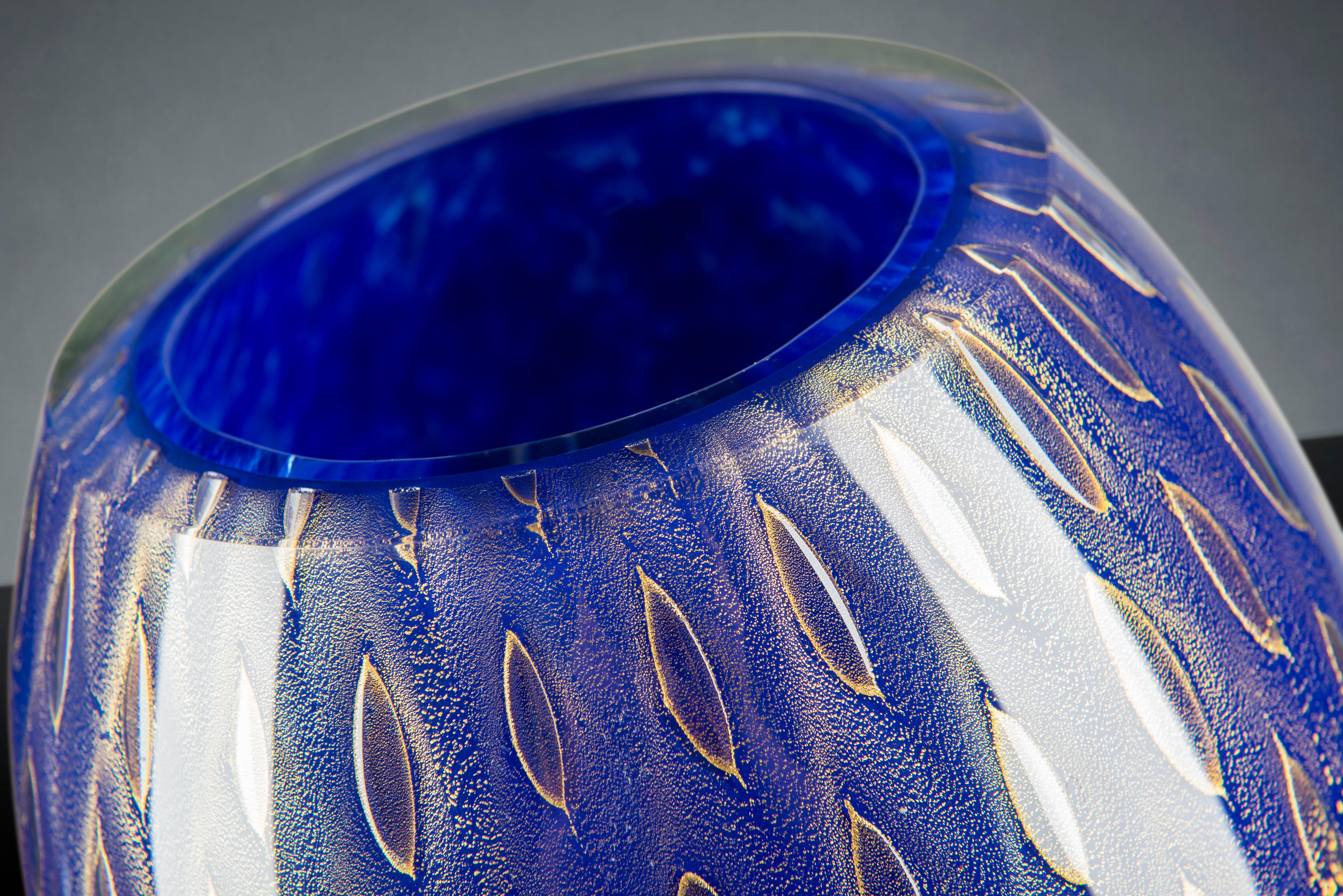 Hand-Crafted Oval Vase Mocenigo, Muranese Glass, Gold 24-Karat and Blue, Italy For Sale