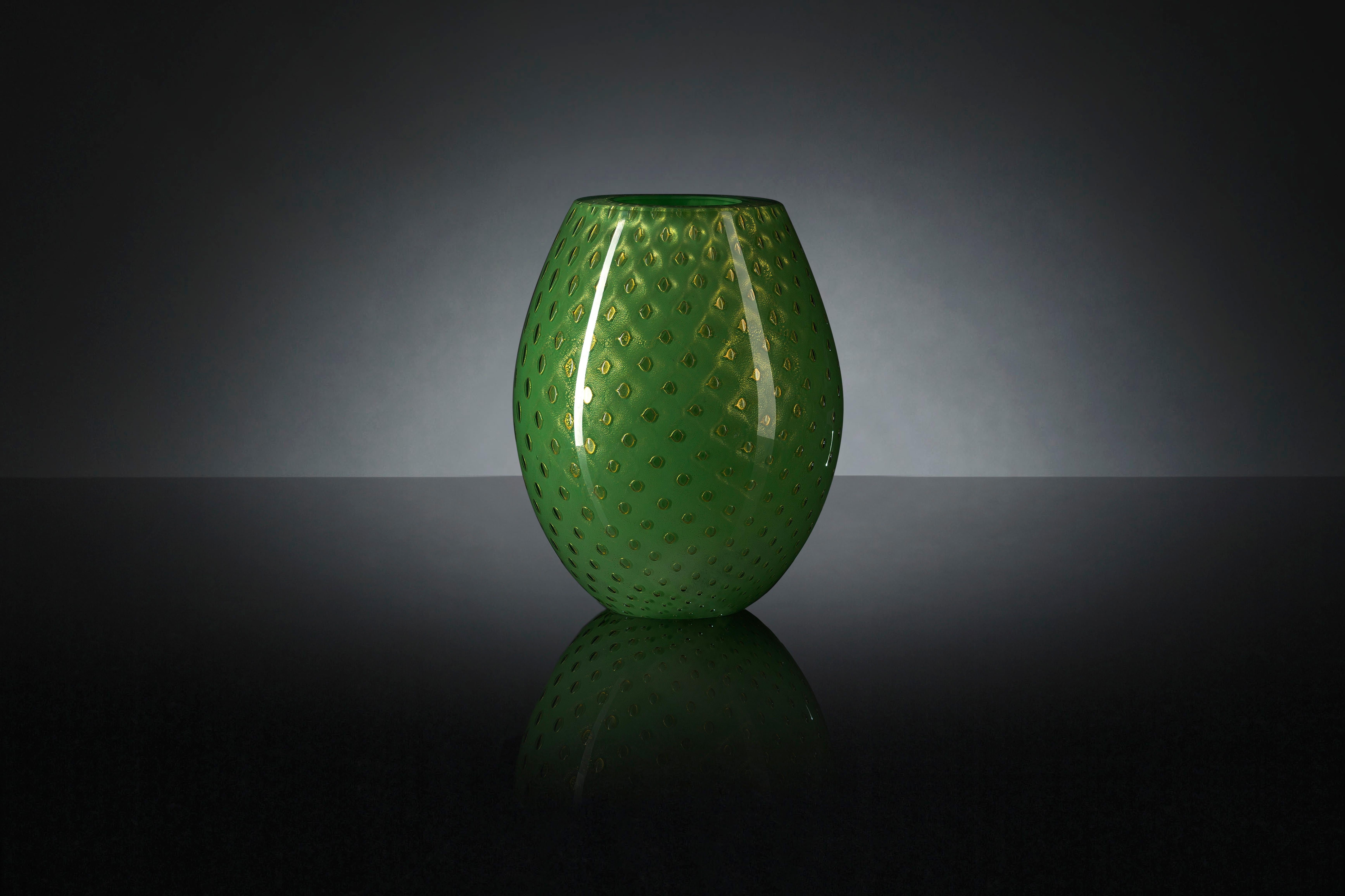 Modern Oval Vase Mocenigo, Muranese Glass, Gold 24-Karat and Dark Green, Italy For Sale