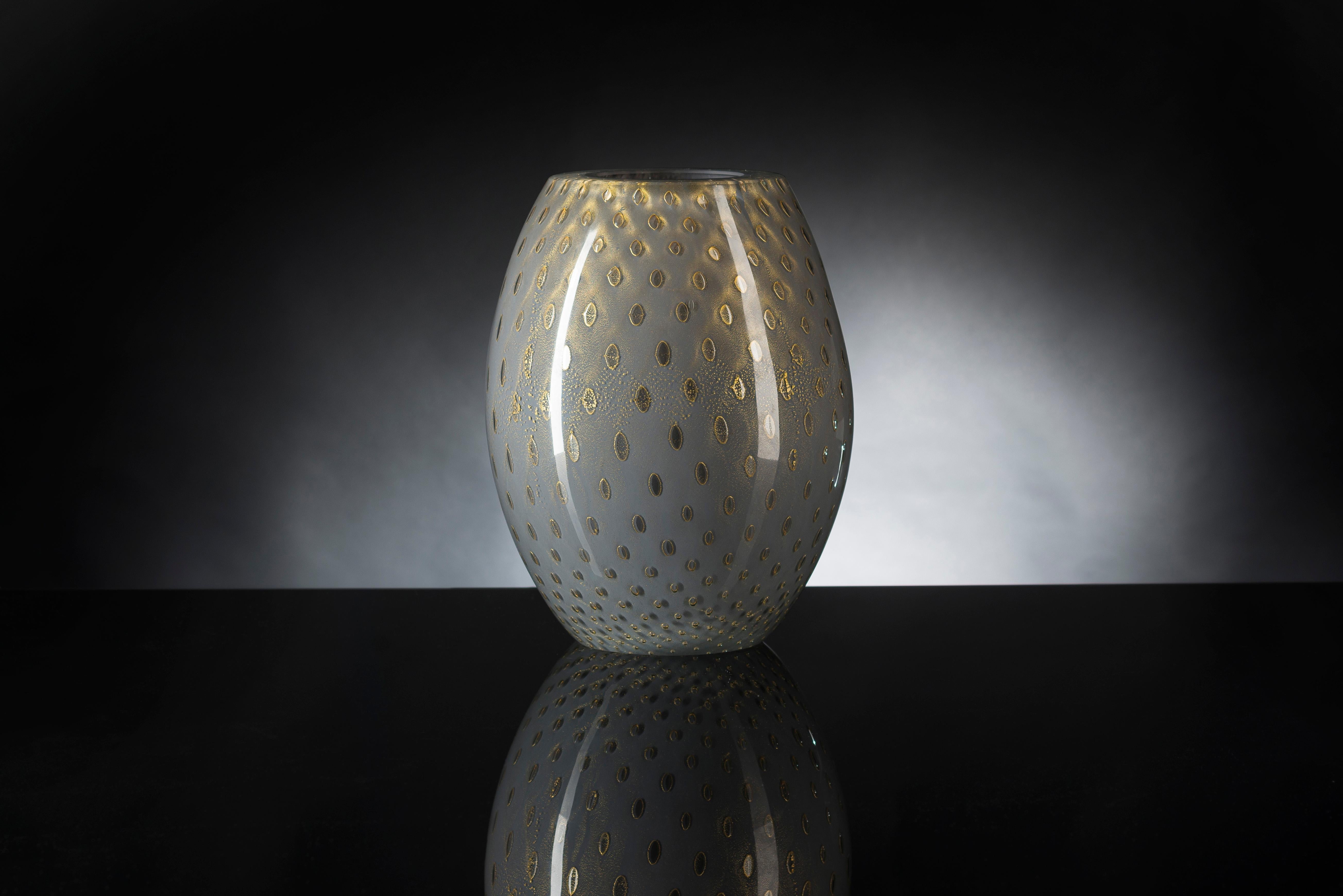 Modern Oval Vase Mocenigo, Muranese Glass, Gold 24-Karat and Gray, Italy For Sale