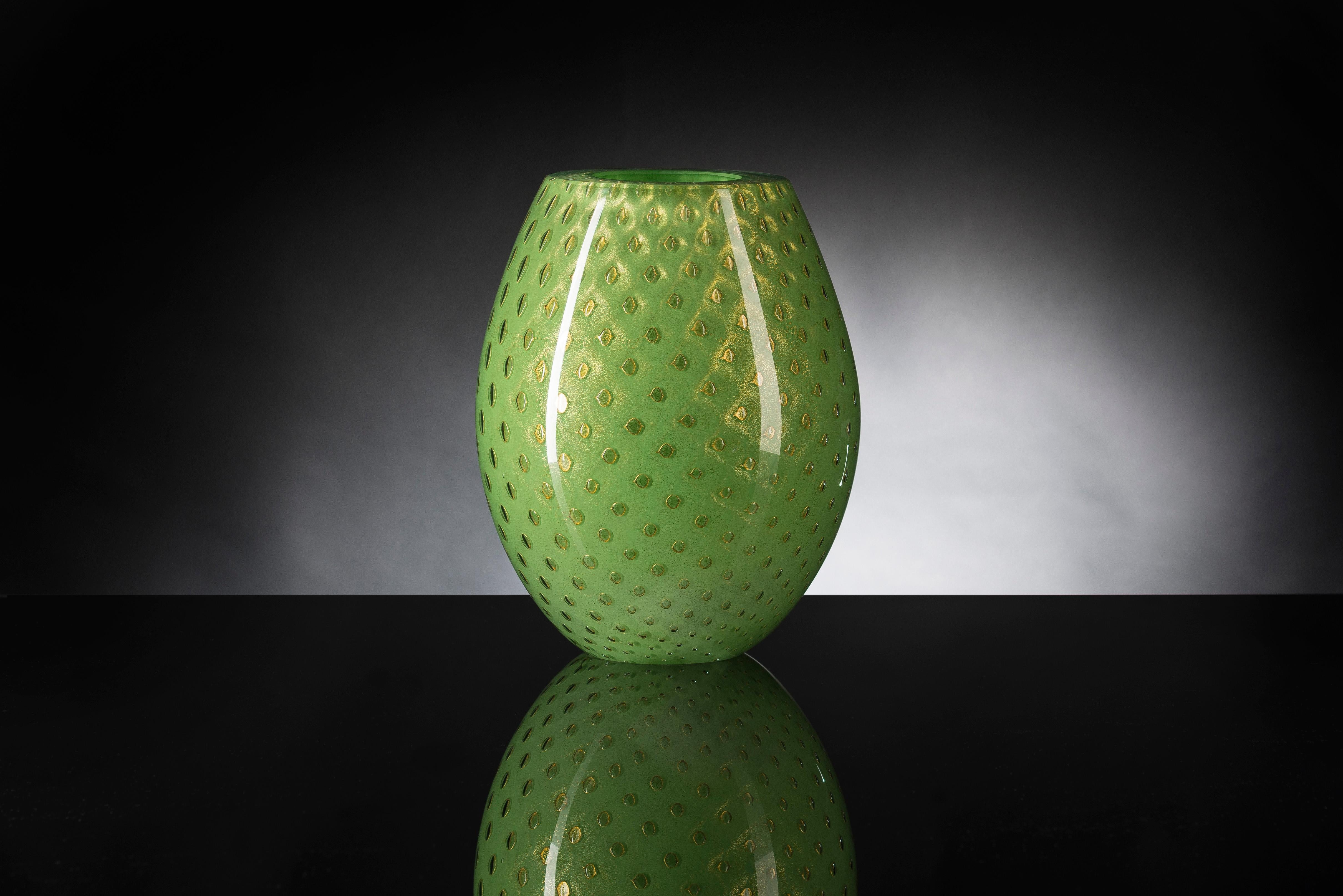 Modern Oval Vase Mocenigo, Muranese Glass, Gold 24-Karat and Light Green, Italy For Sale