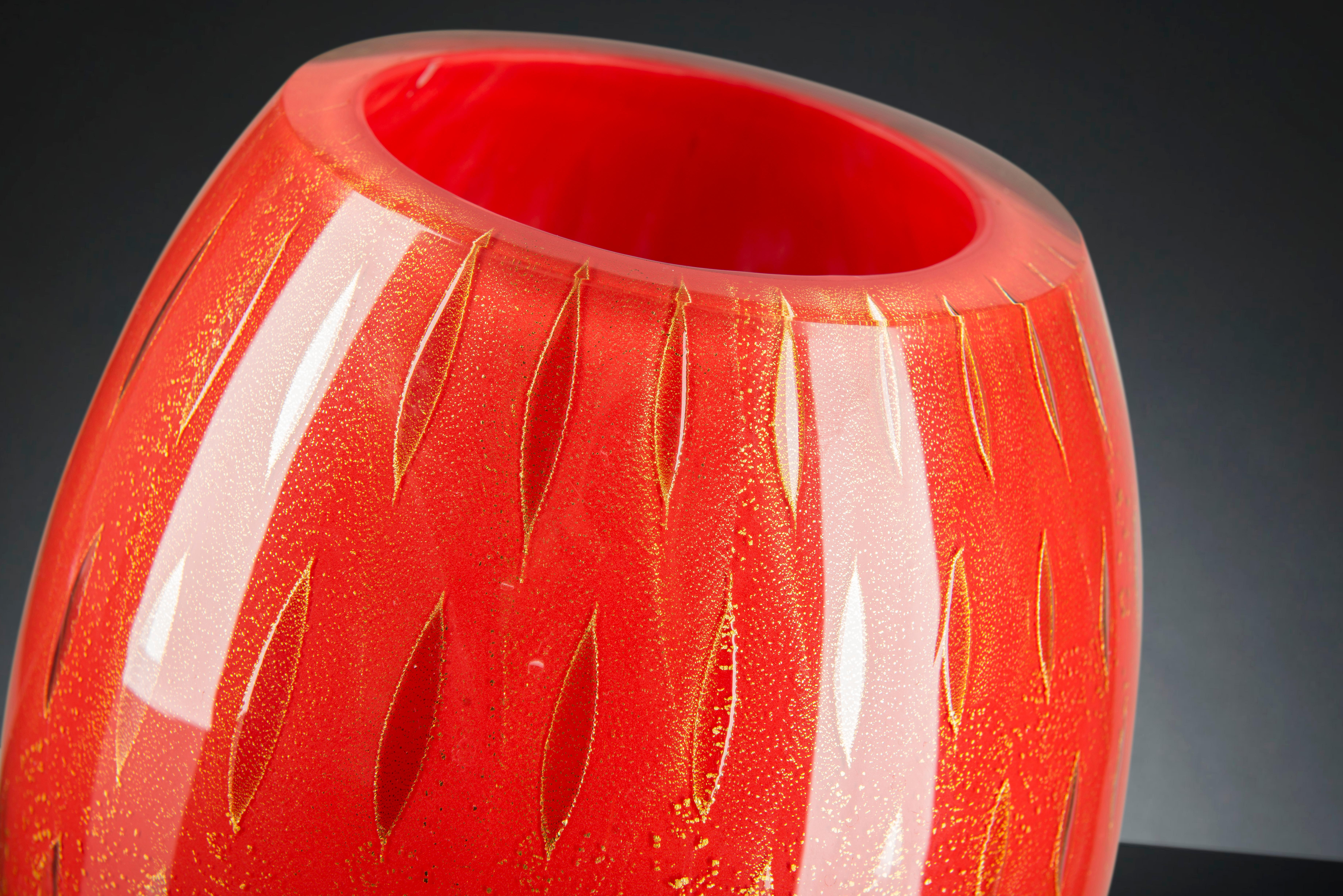 Ovale Vase Mocenigo, Muranoglas, Gold 24-Karat und Rot, Italien (Handgefertigt) im Angebot