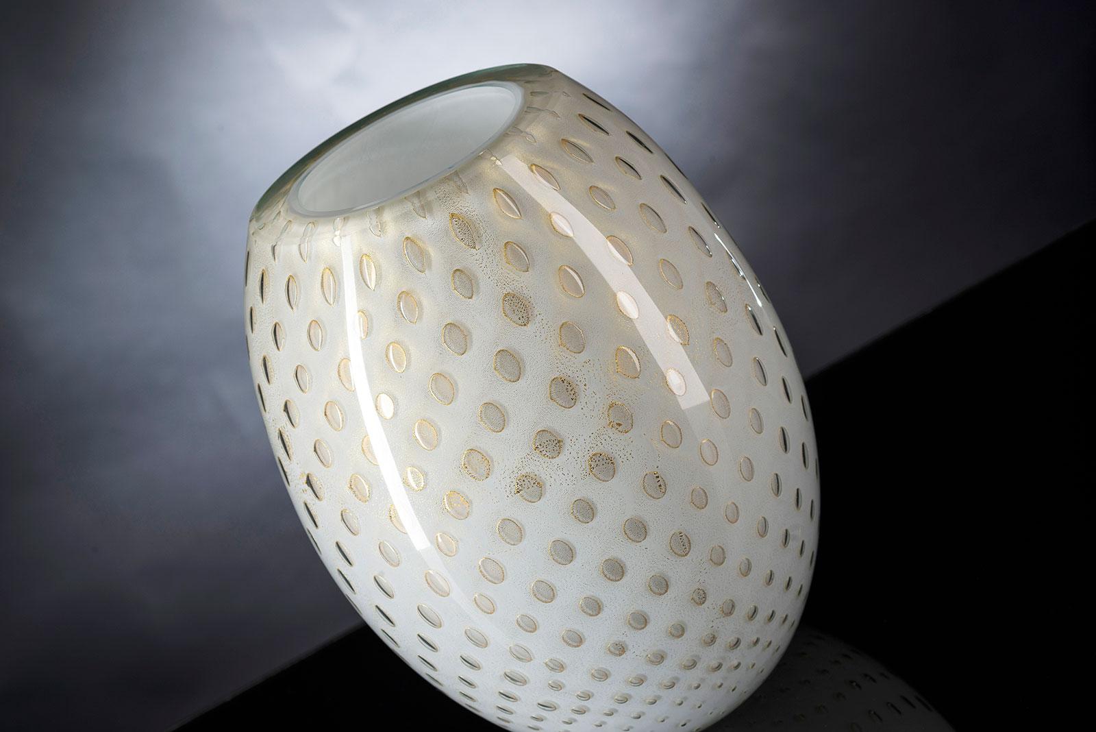 Oval Vase Mocenigo, Muranese Glass, Gold 24-Karat and White, Italy In New Condition For Sale In Treviso, Treviso