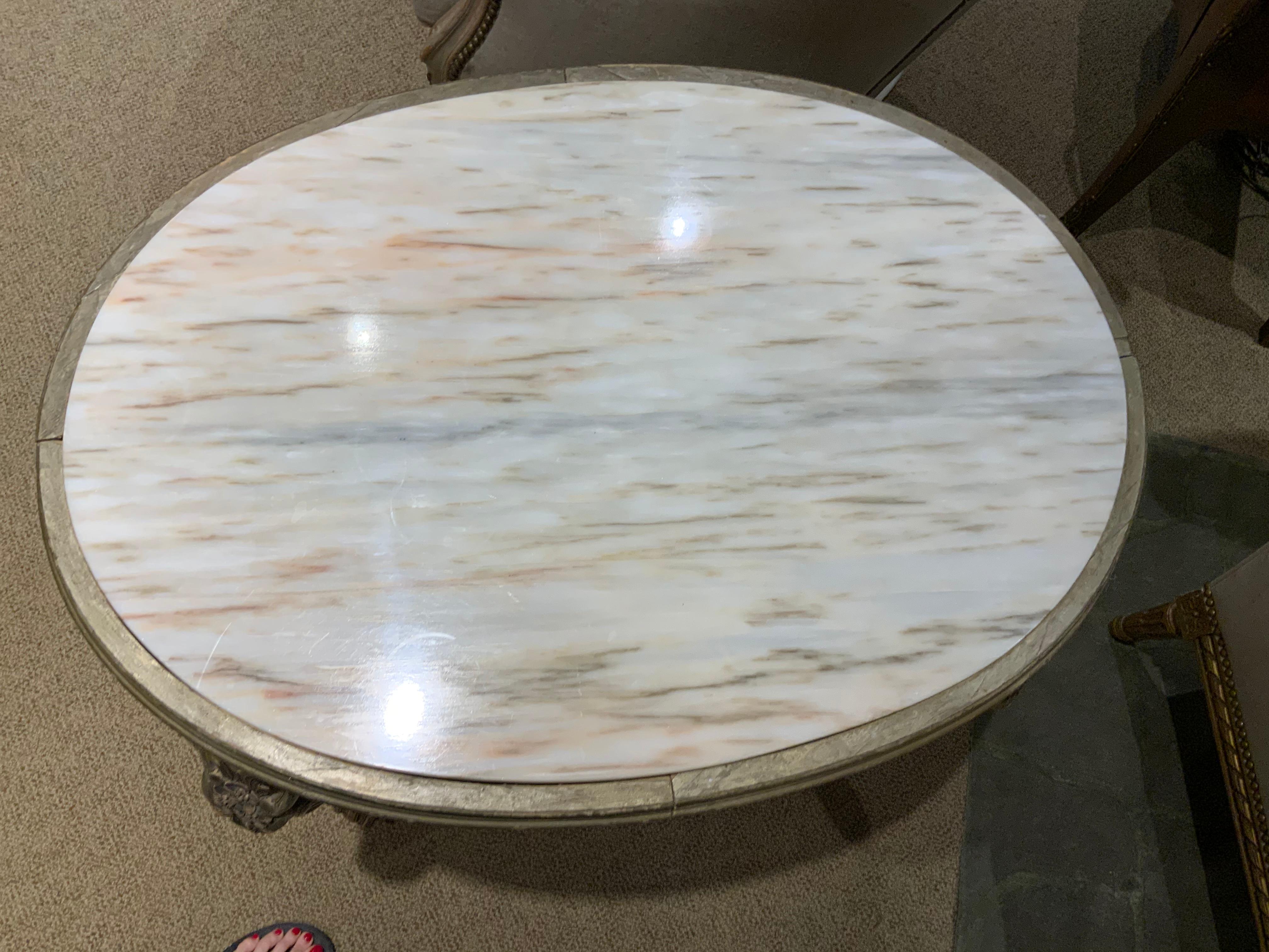 Oval Venetian Carved and Polychrome Table with a Cream, Gold and Pale Gray Veins In Good Condition For Sale In Houston, TX