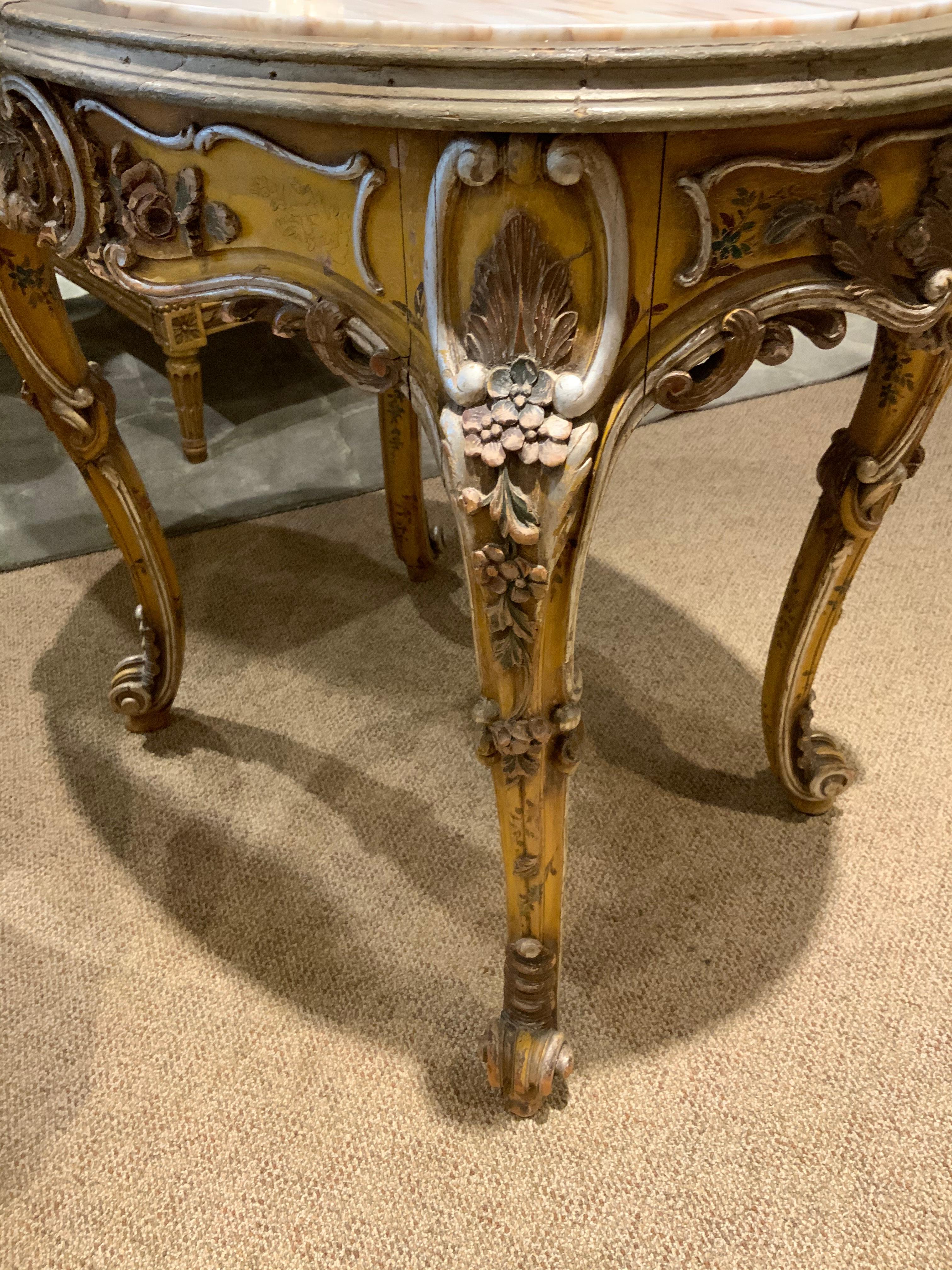19th Century Oval Venetian Carved and Polychrome Table with a Cream, Gold and Pale Gray Veins For Sale