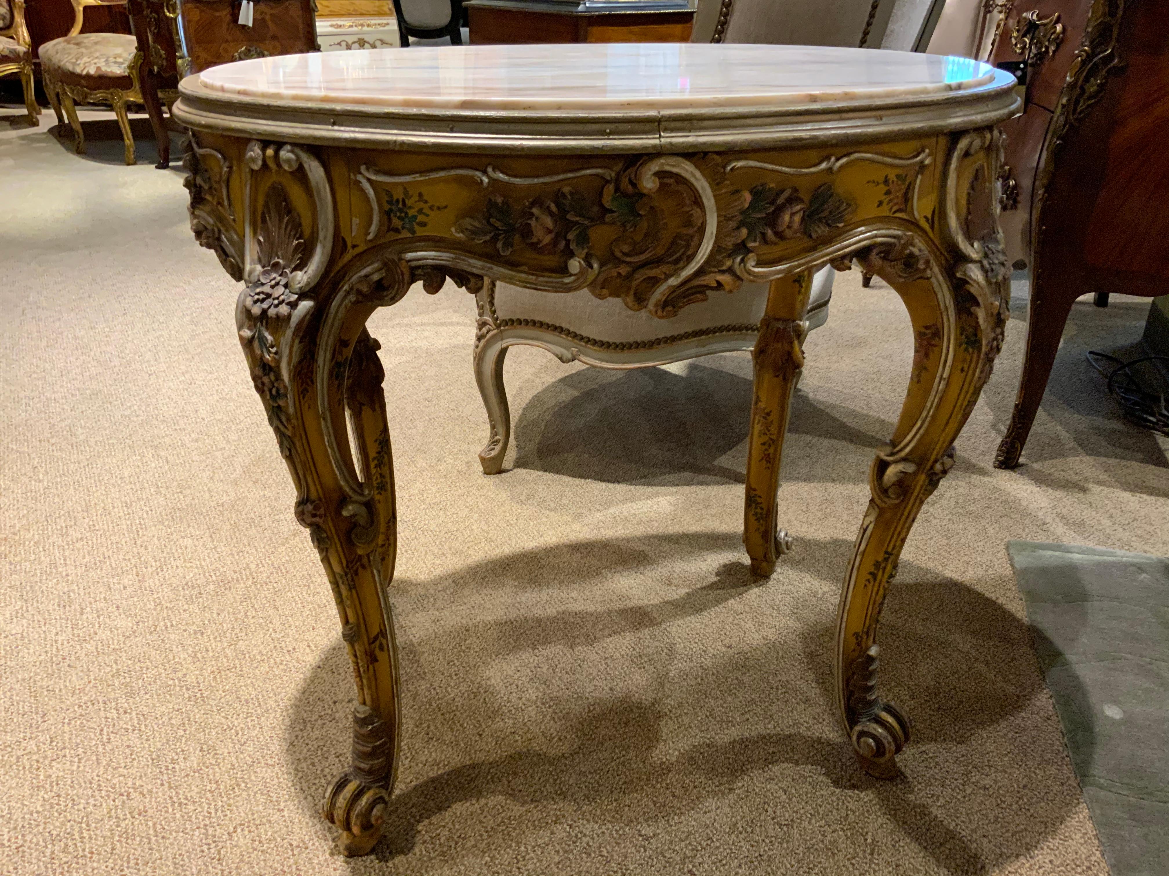 Oval Venetian Carved and Polychrome Table with a Cream, Gold and Pale Gray Veins For Sale 1