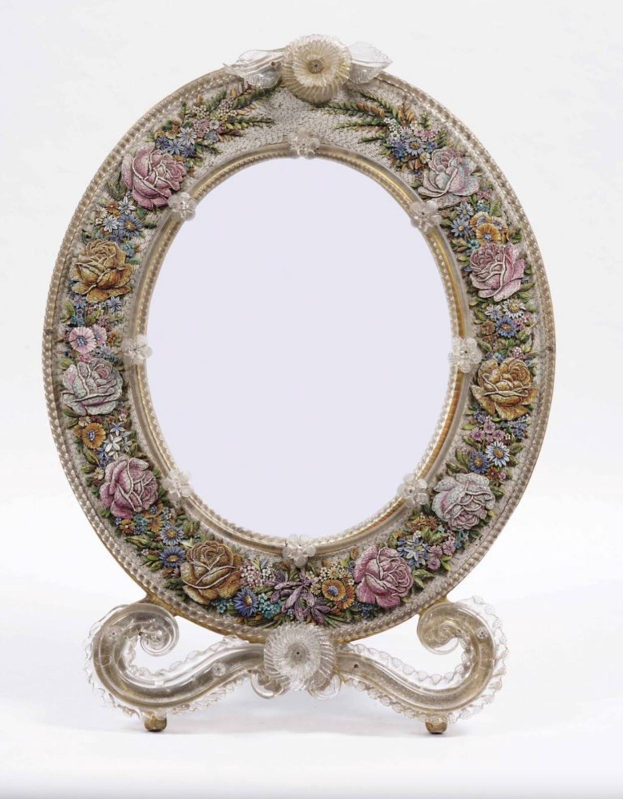 Oval Venetian Mirror with Floral Micromosaic Frame. 
20th century
Italy
m 38X32X65

good conditions
