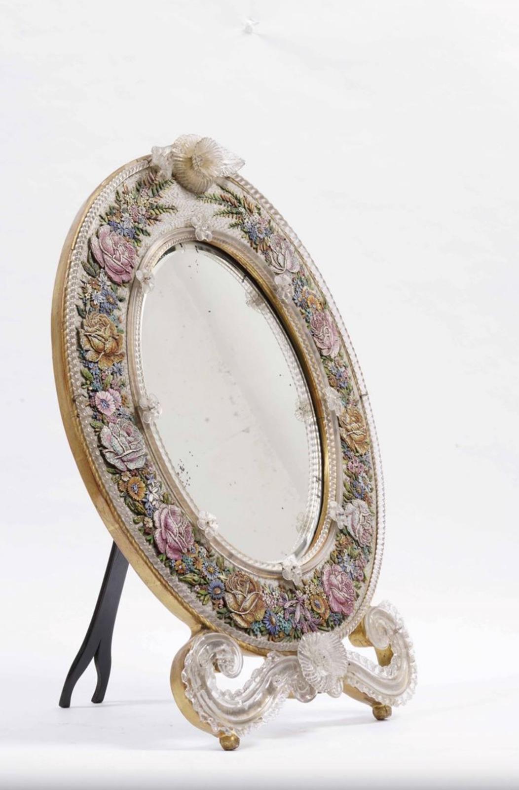 Oval Venetian Mirror with Floral Micromosaic Frame.  20th century In Good Condition In Madrid, ES