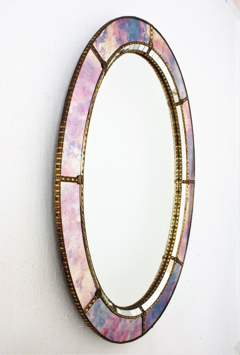 Specchio ovale in stile veneziano con dettagli in ottone in vendita su  1stDibs
