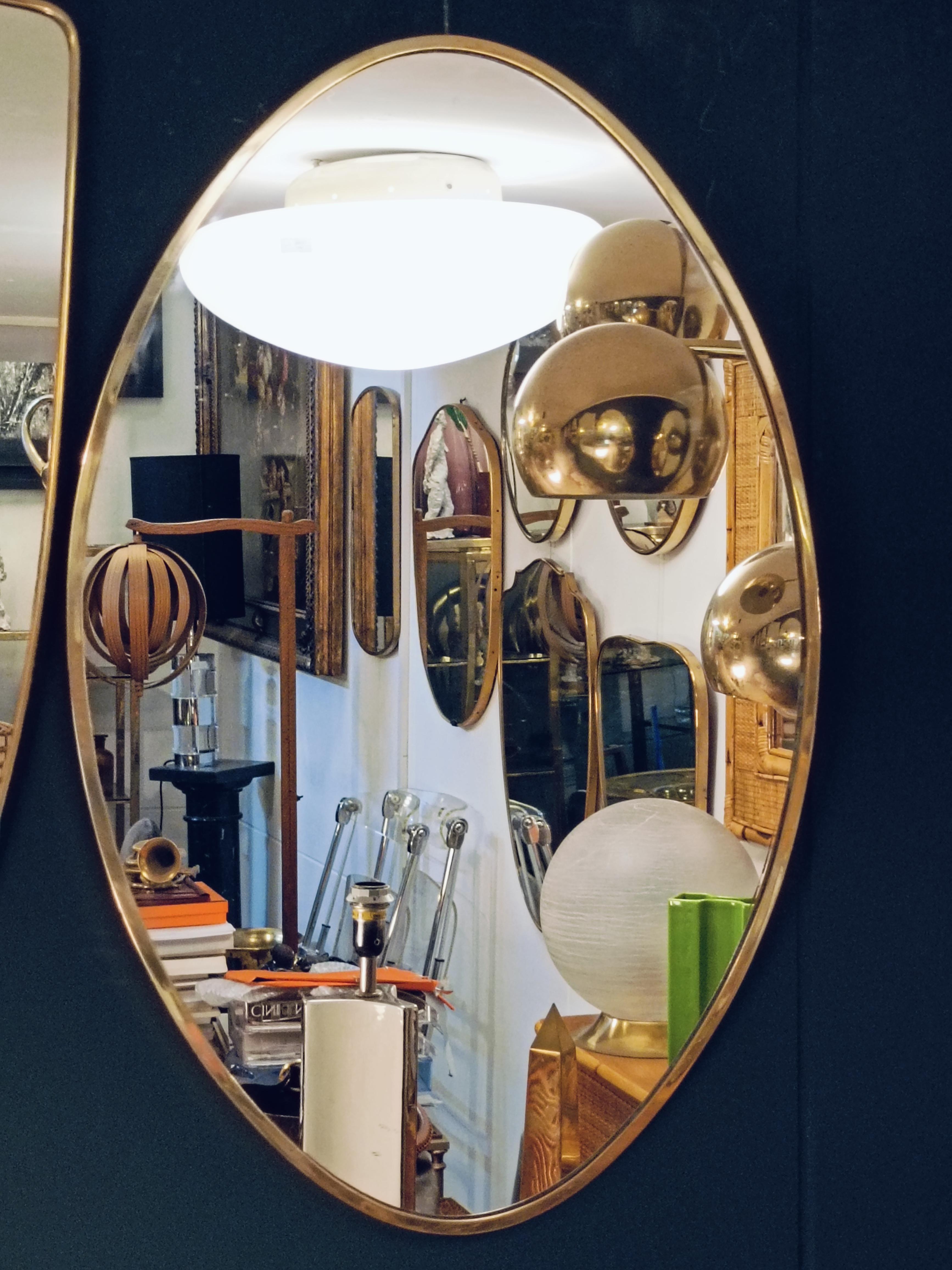 Oval Wall Brass Mirror, Italy 1960s In Good Condition For Sale In Naples, IT
