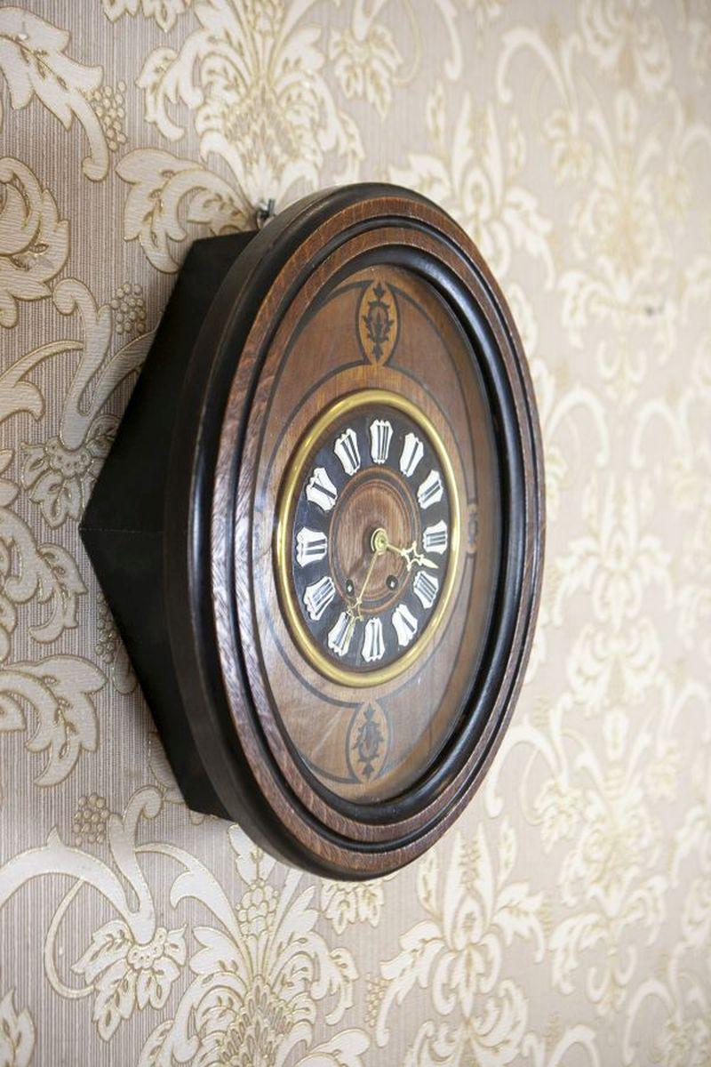 Reloj de pared ovalado con incrustaciones, principios del siglo XX Belga en venta