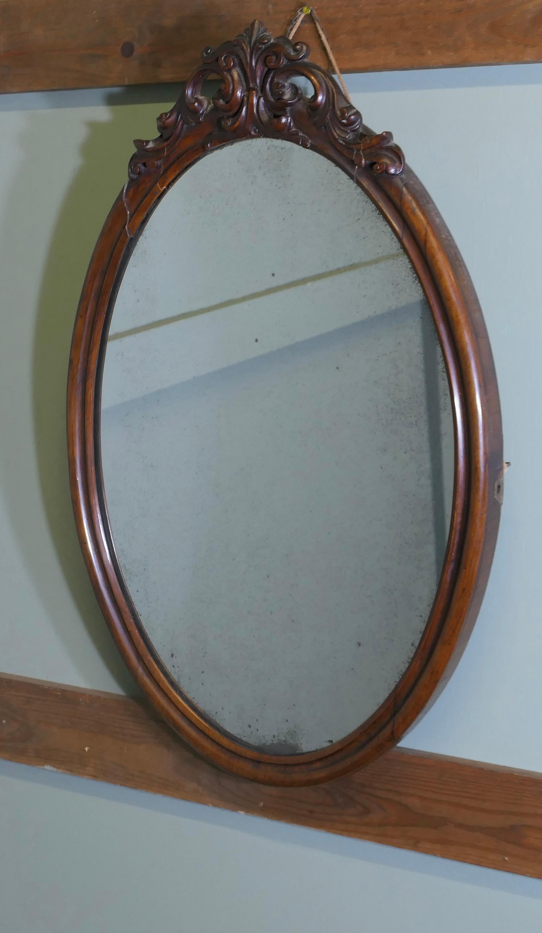 Noyer Miroir mural ovale  Une belle pièce en vente