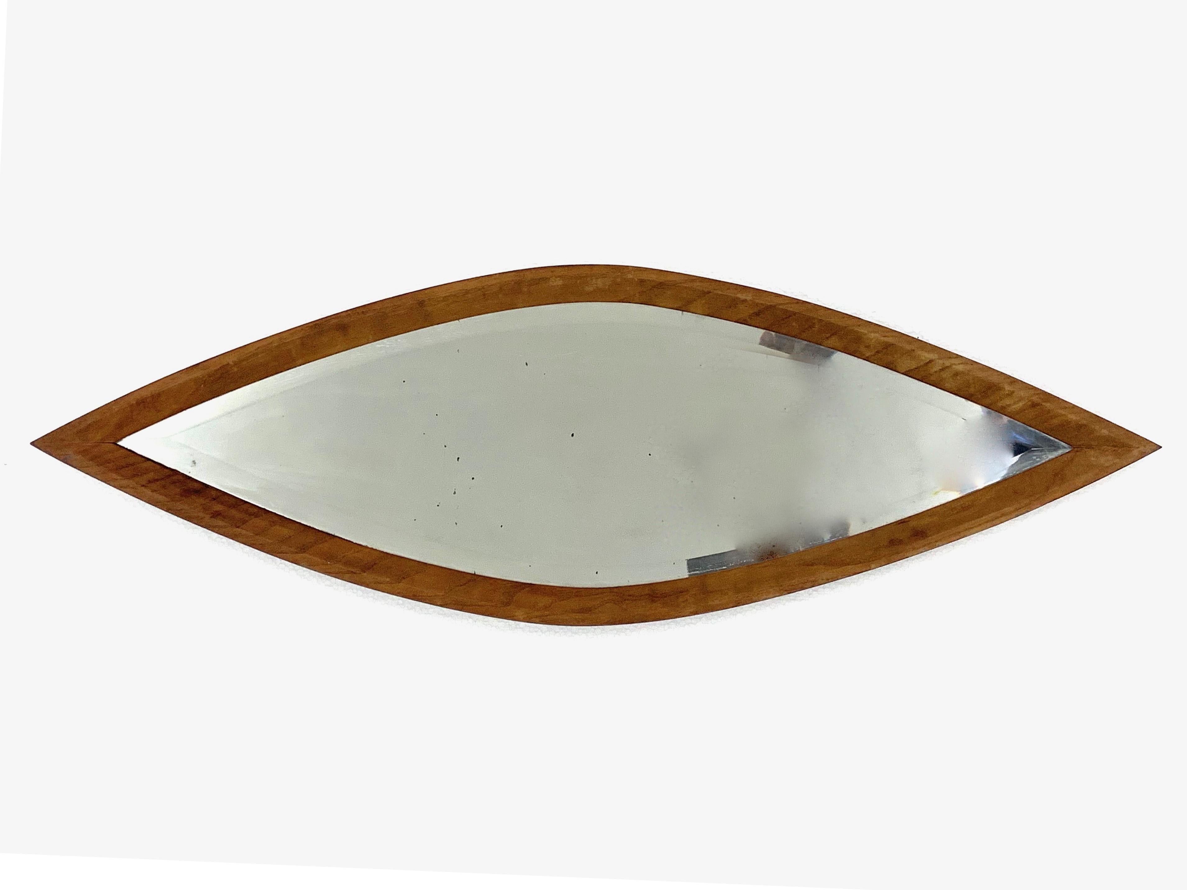 Particular eye-shaped mirror. Walnut wood.
The mirror is ground, the frame and the cover are in solid wood.
Measure: 90 x 29.5 x 2.5 cm
Vintage, signs of use of time.