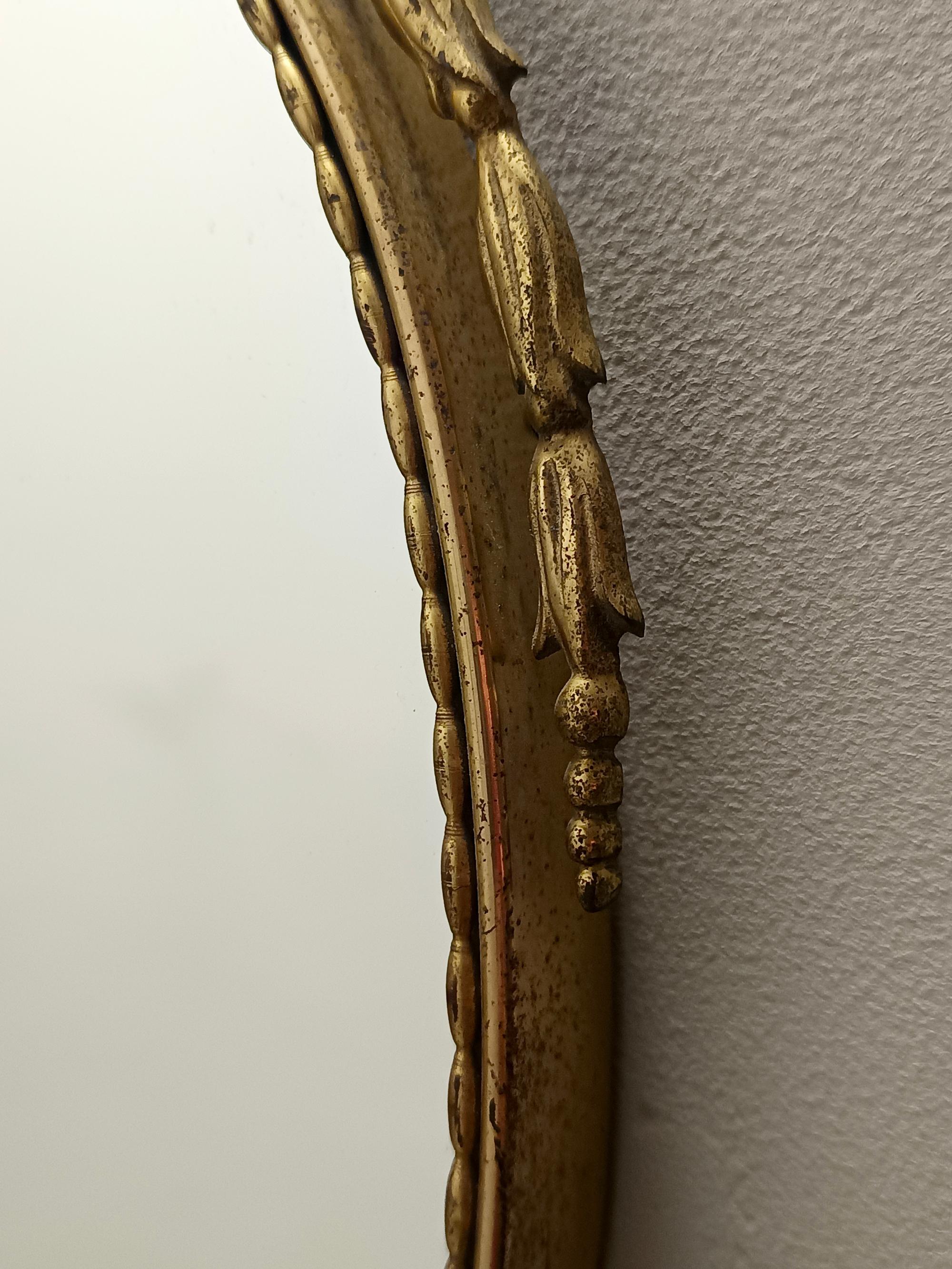 Specchio da parete ovale con cornice e nastro in ottone, Italia in vendita 2