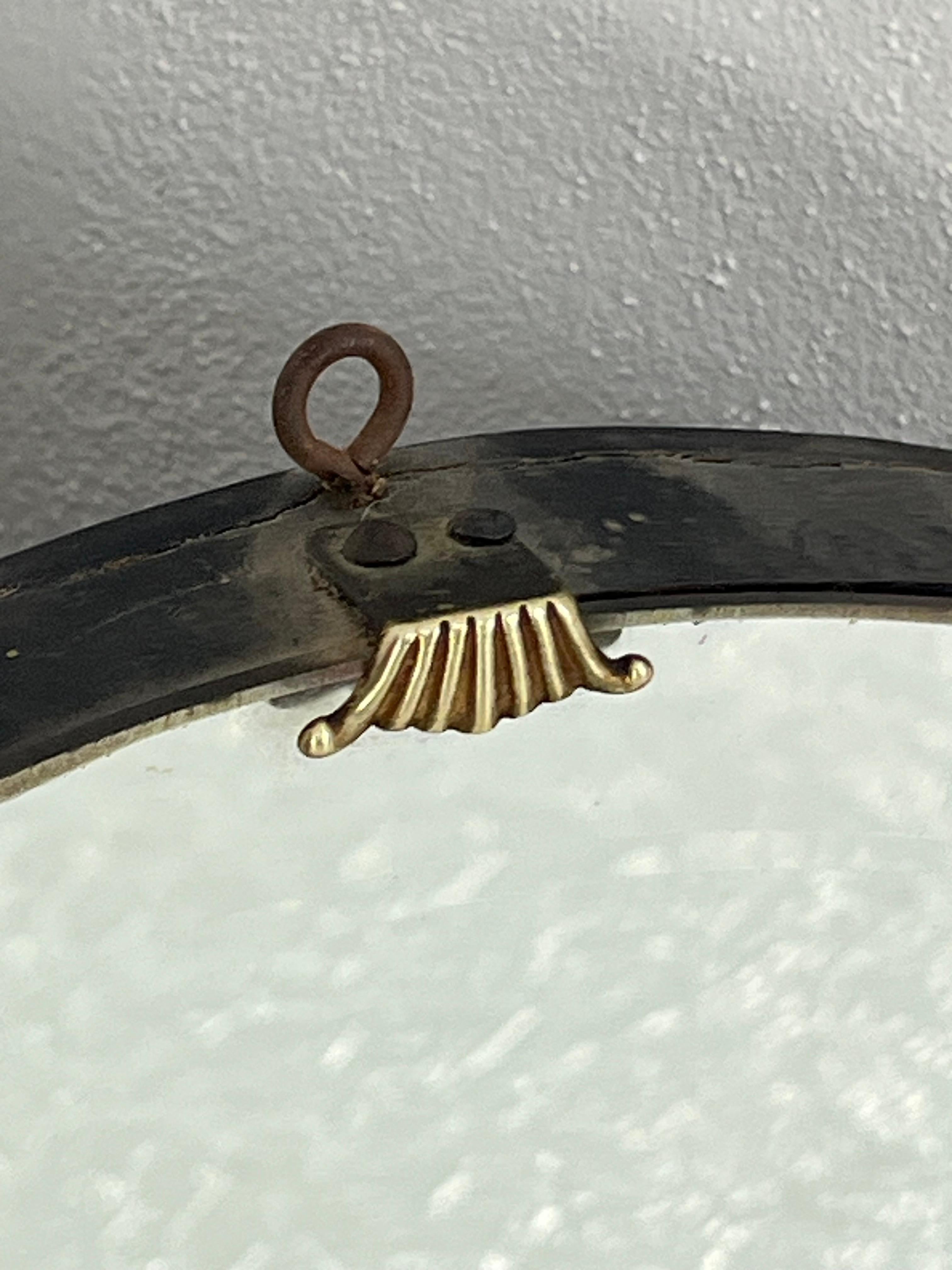 Oval wall mirror with brass shell inserts attributed to Gio Ponti, 1960s
Intact and in good condition.
Minor signs of age attest to its authenticity.
Found in a noble apartment in my hometown, Palermo.

We guarantee prompt shipping with suitable