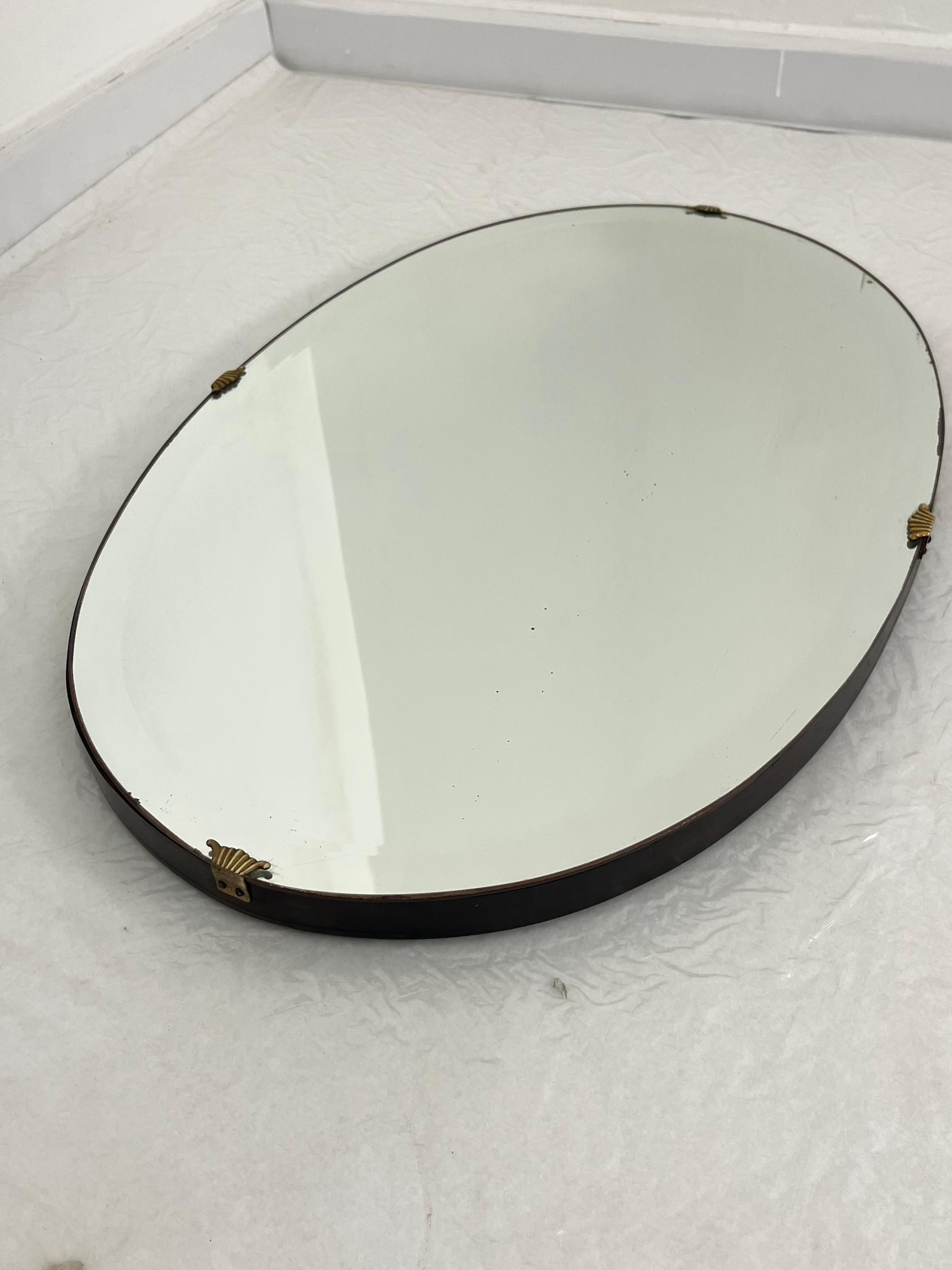 Oval Wall Mirror With Brass Shell Inserts attributed to Gio Ponti, 1960s For Sale 1