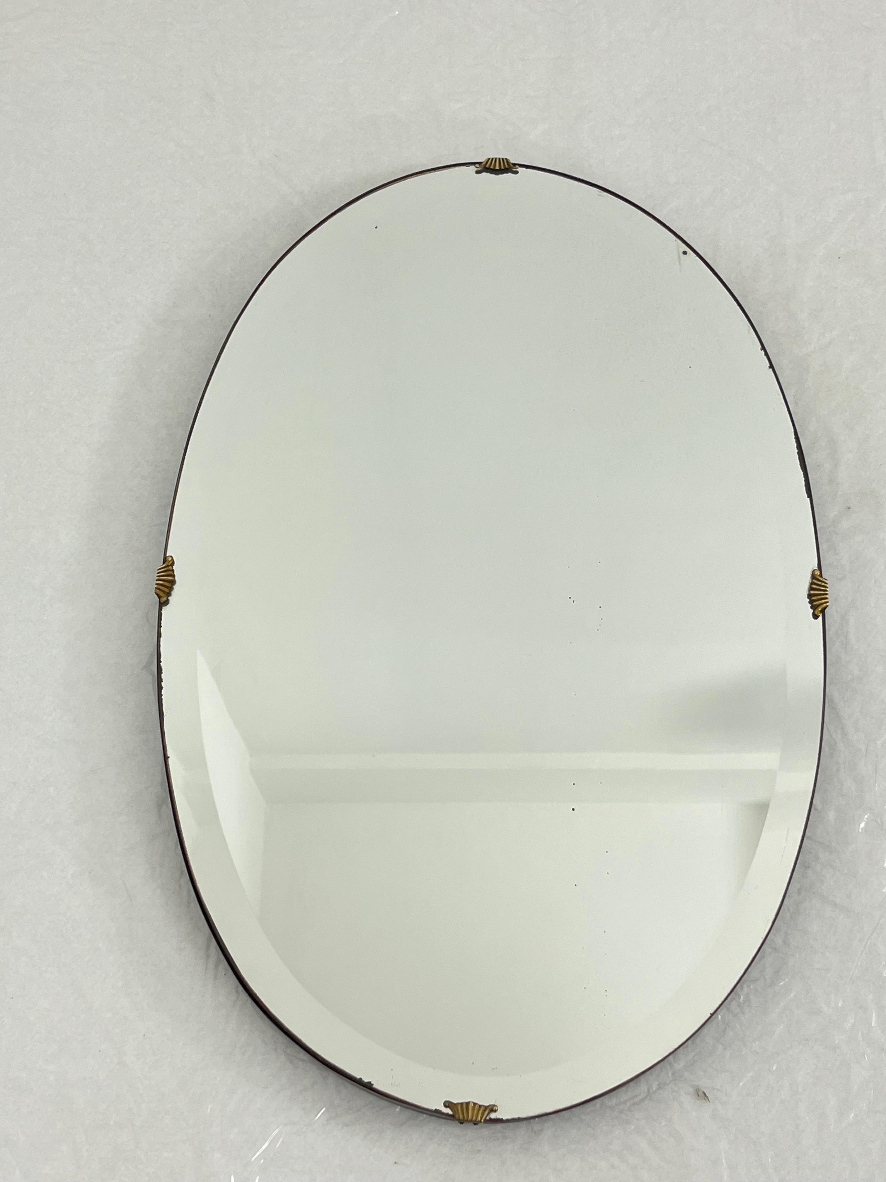 Oval Wall Mirror With Brass Shell Inserts attributed to Gio Ponti, 1960s For Sale 4
