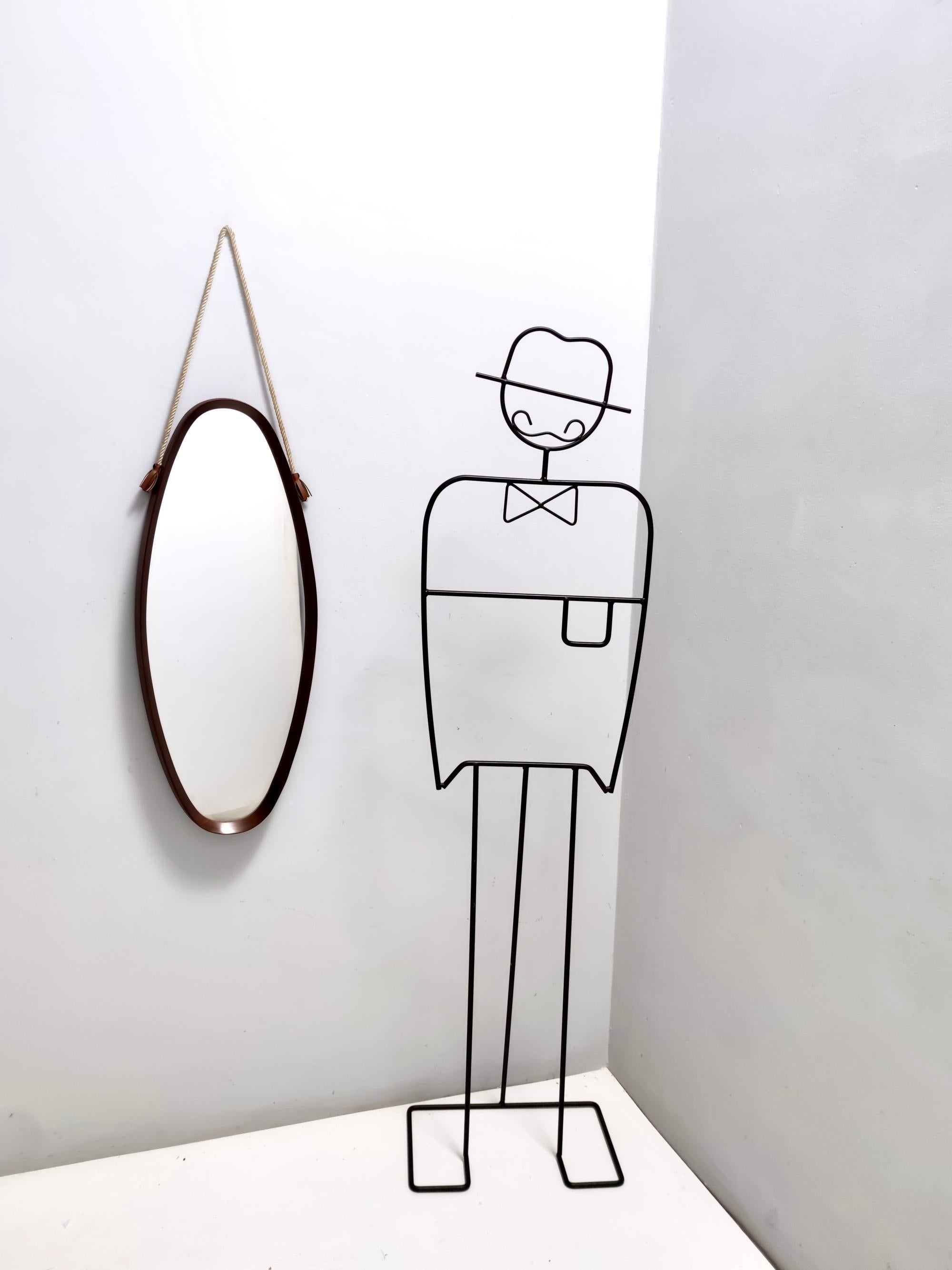 italien Miroir mural ovale avec cadre en hêtre ébonisé et corde en nylon, Italie en vente
